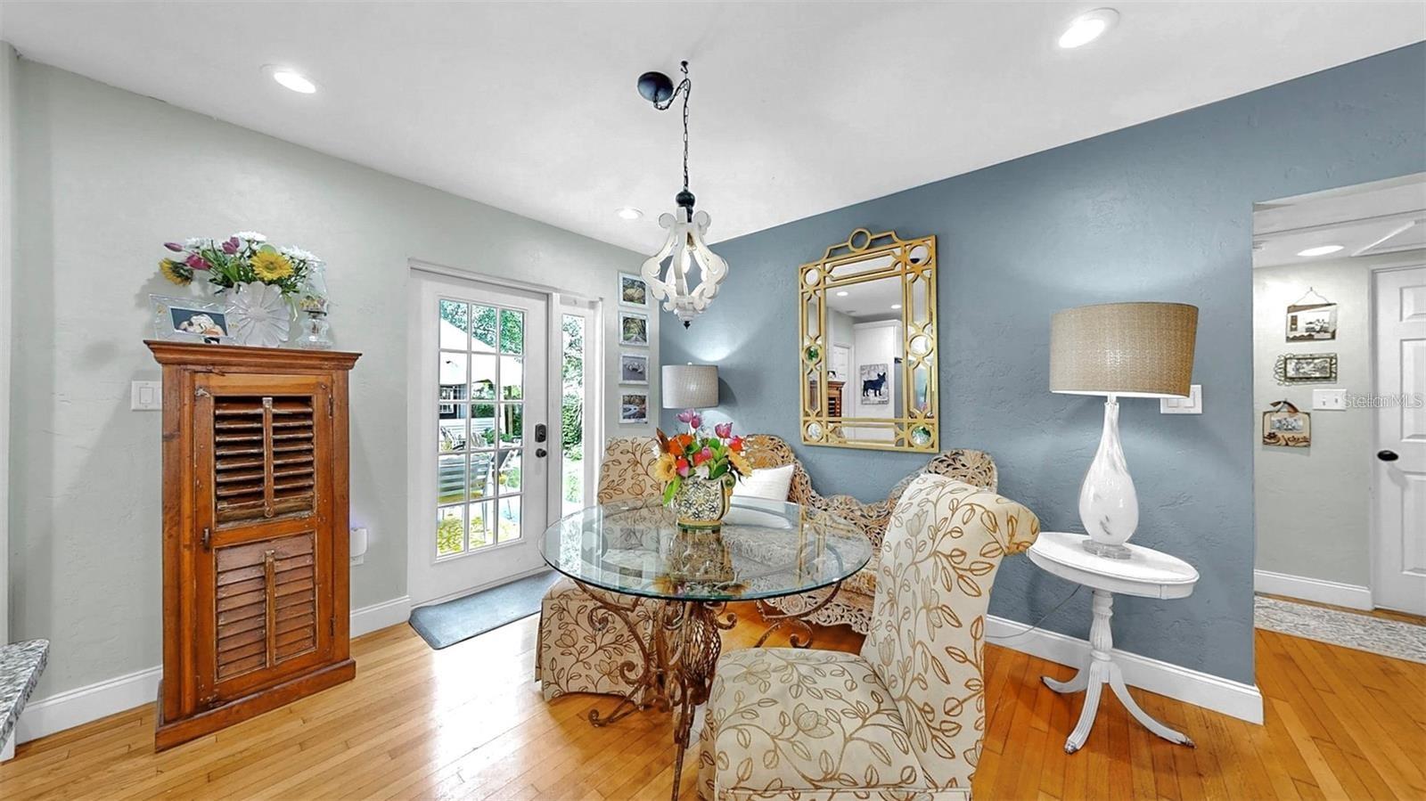 Image 7 of 44 For 4020 Queen Street N