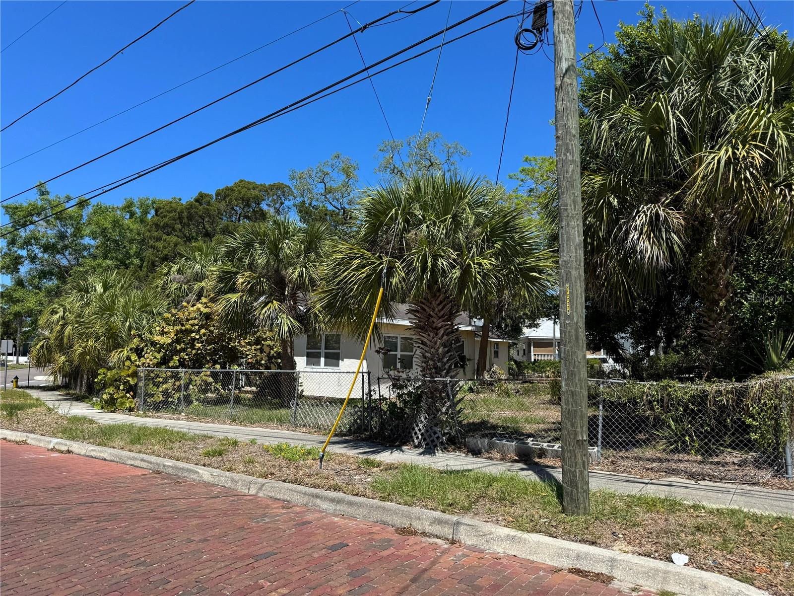 Image 17 of 29 For 72 Ada Street