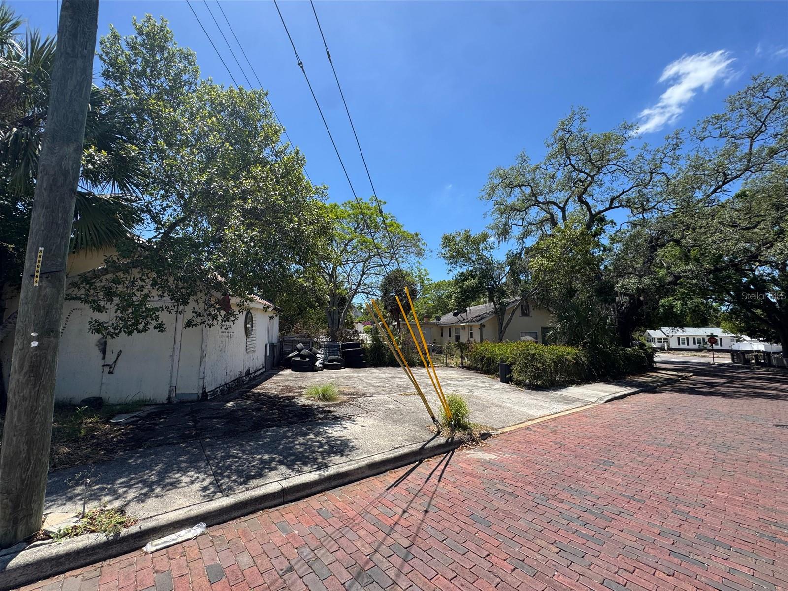 Image 2 of 29 For 72 Ada Street