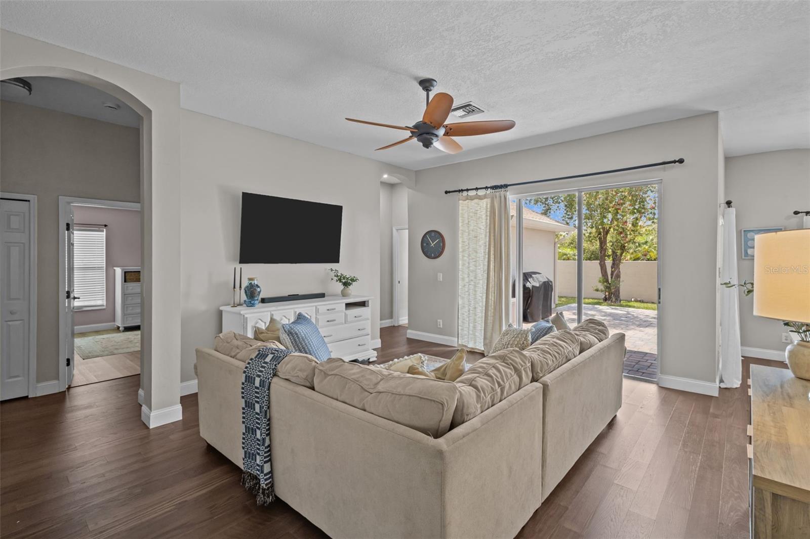 Image 11 of 28 For 382 Fountainview Circle