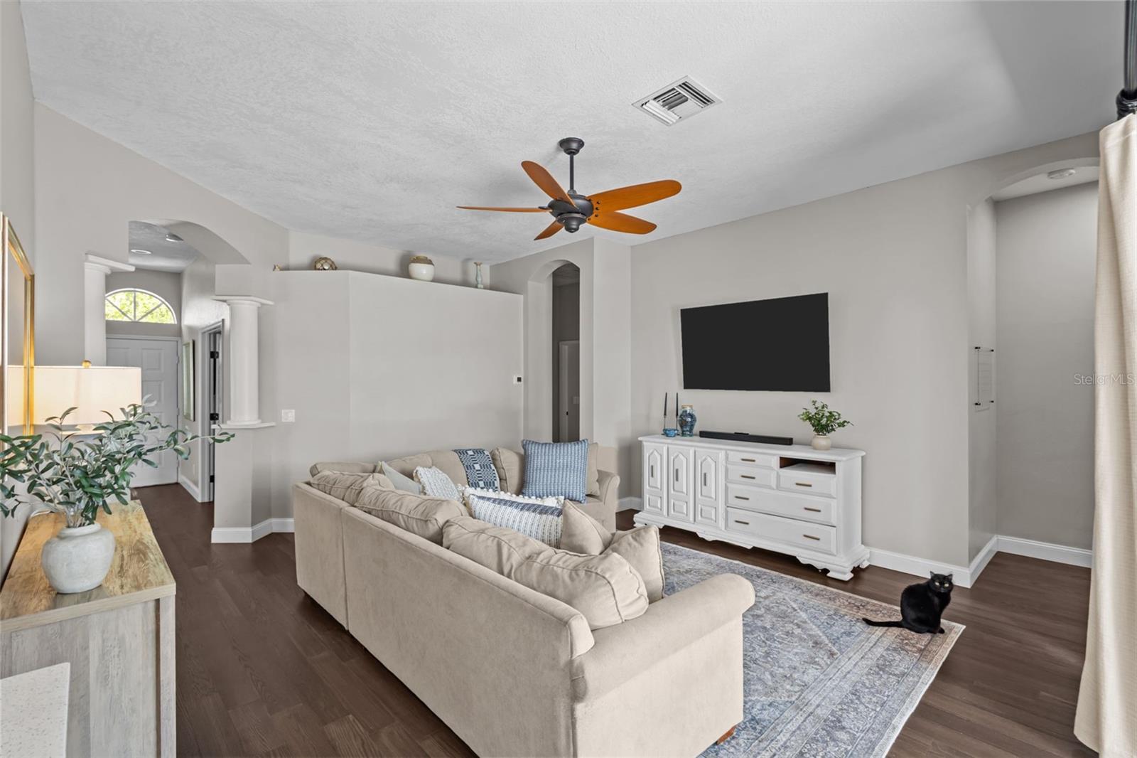 Image 12 of 28 For 382 Fountainview Circle