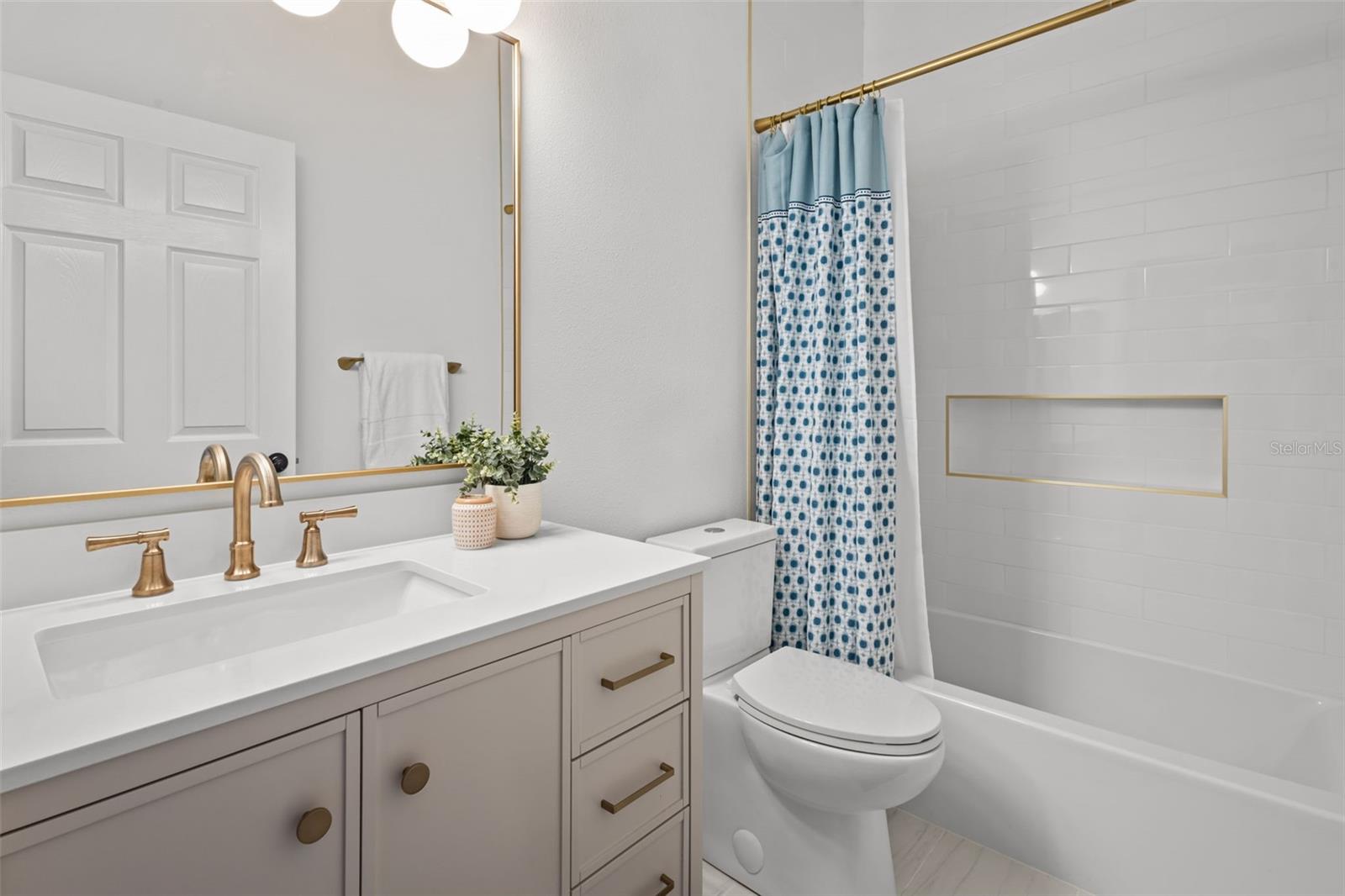 Image 14 of 28 For 382 Fountainview Circle
