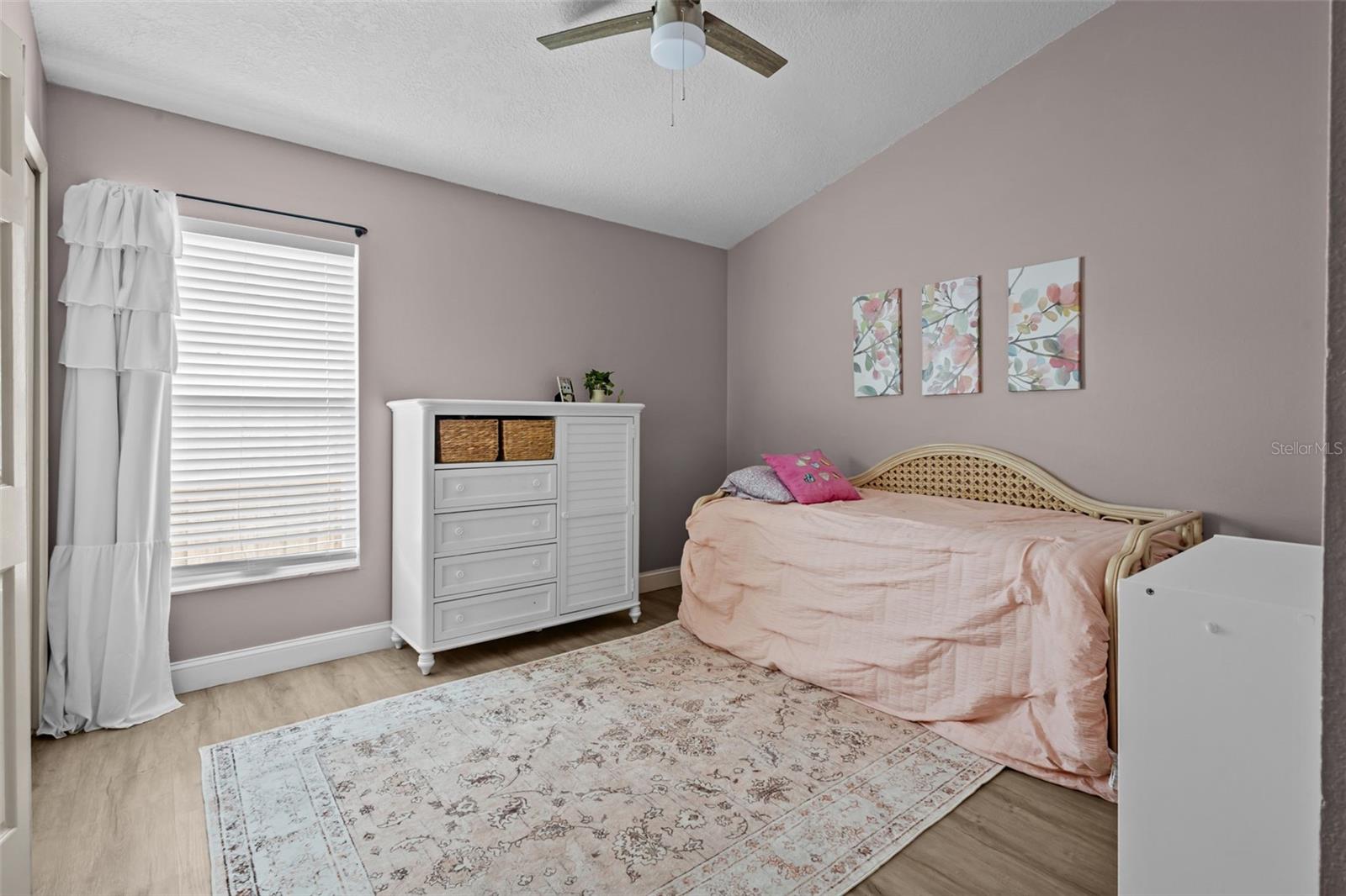 Image 15 of 28 For 382 Fountainview Circle