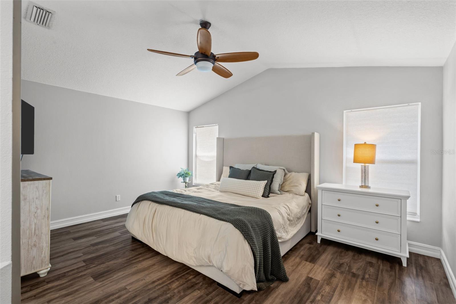 Image 16 of 28 For 382 Fountainview Circle