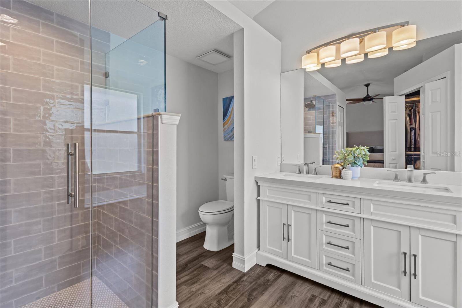 Image 17 of 28 For 382 Fountainview Circle