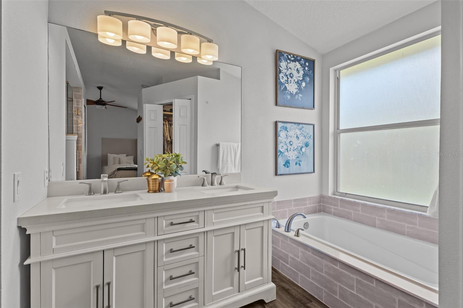 Image 18 of 28 For 382 Fountainview Circle