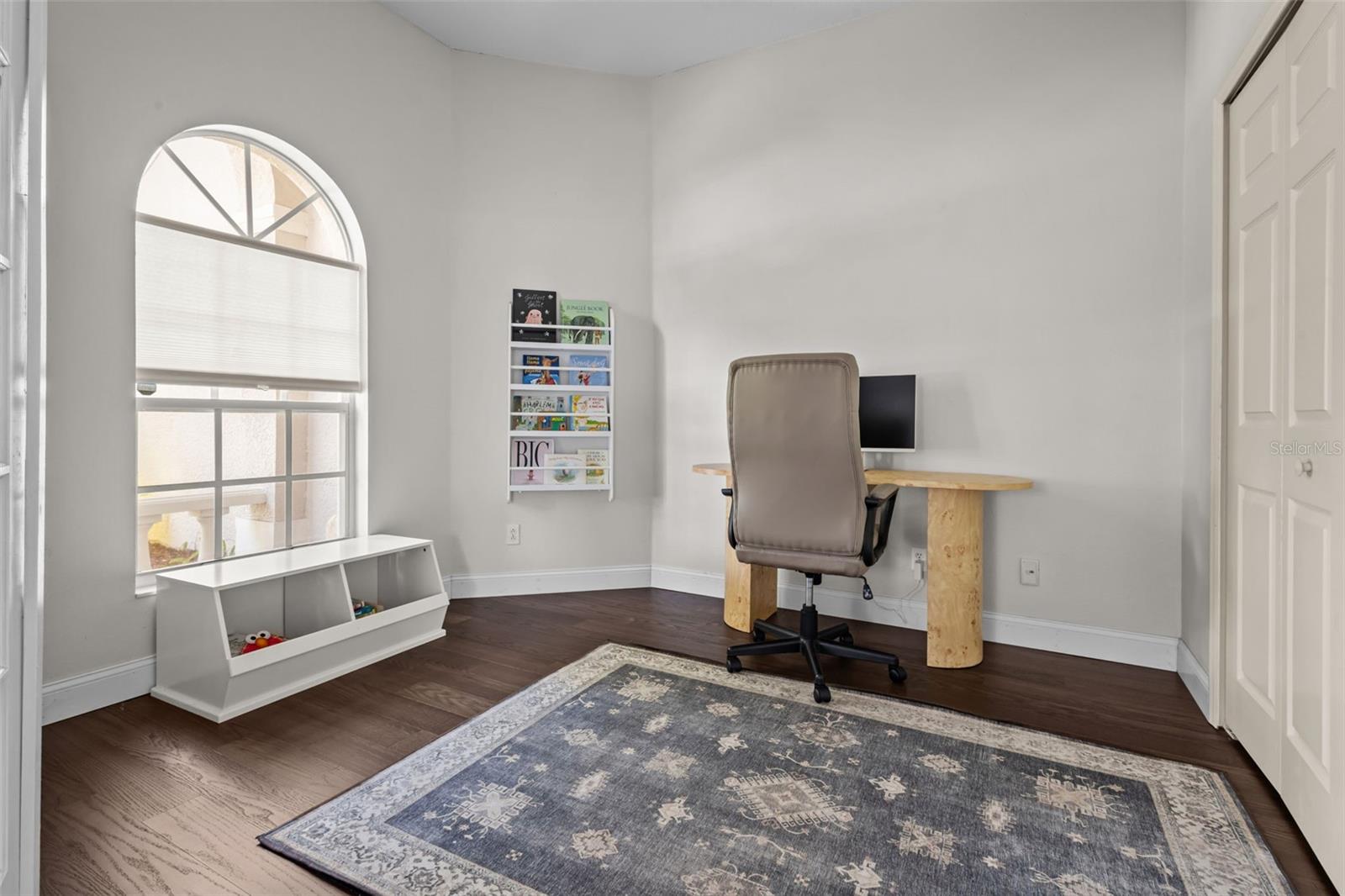 Image 19 of 28 For 382 Fountainview Circle