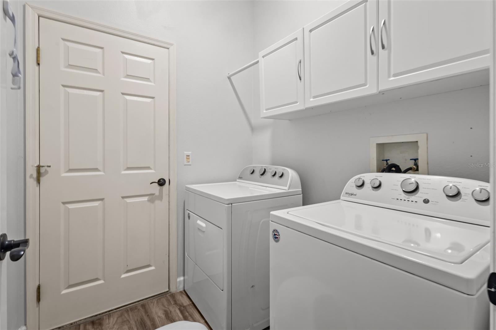 Image 20 of 28 For 382 Fountainview Circle