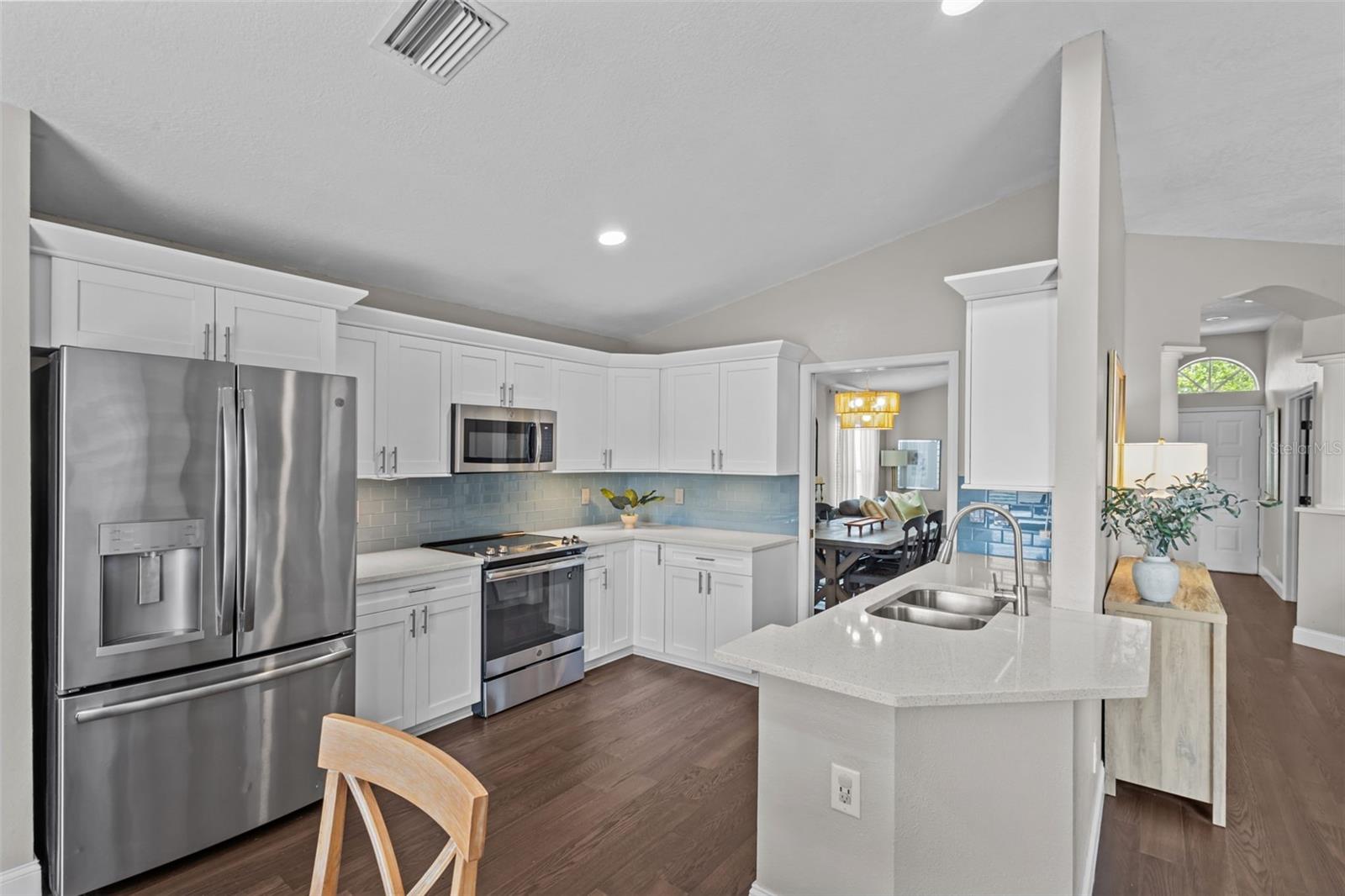 Image 6 of 28 For 382 Fountainview Circle