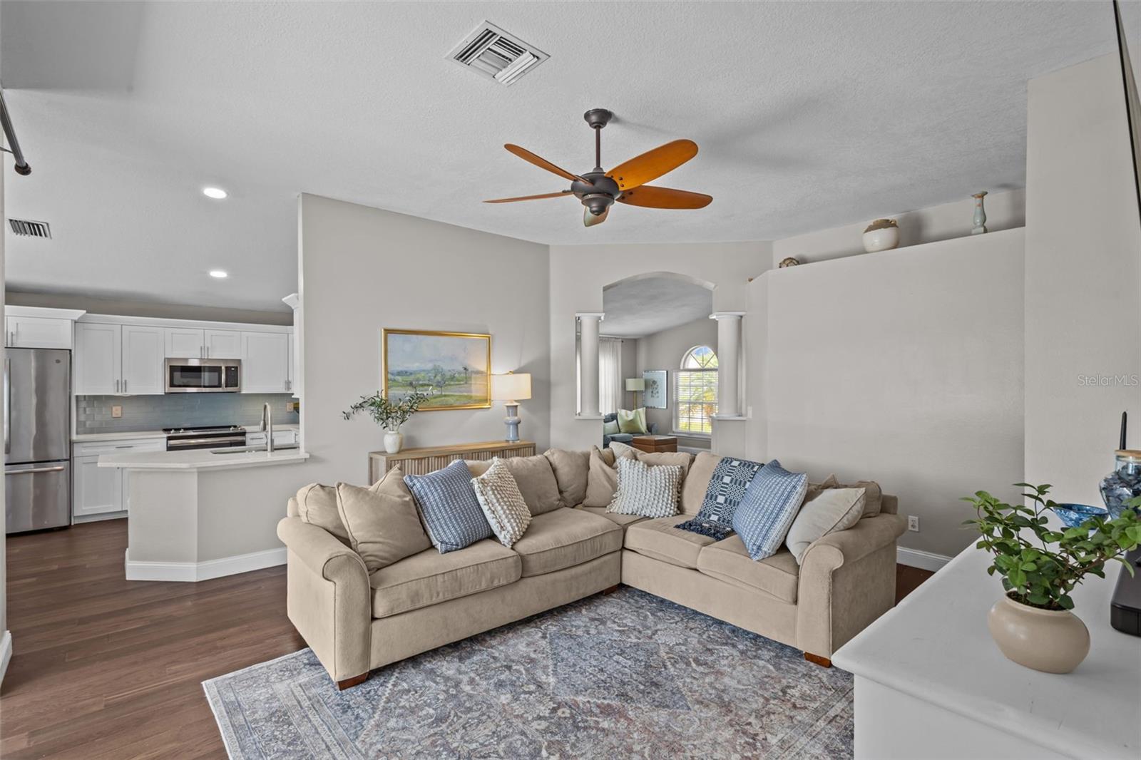 Image 9 of 28 For 382 Fountainview Circle