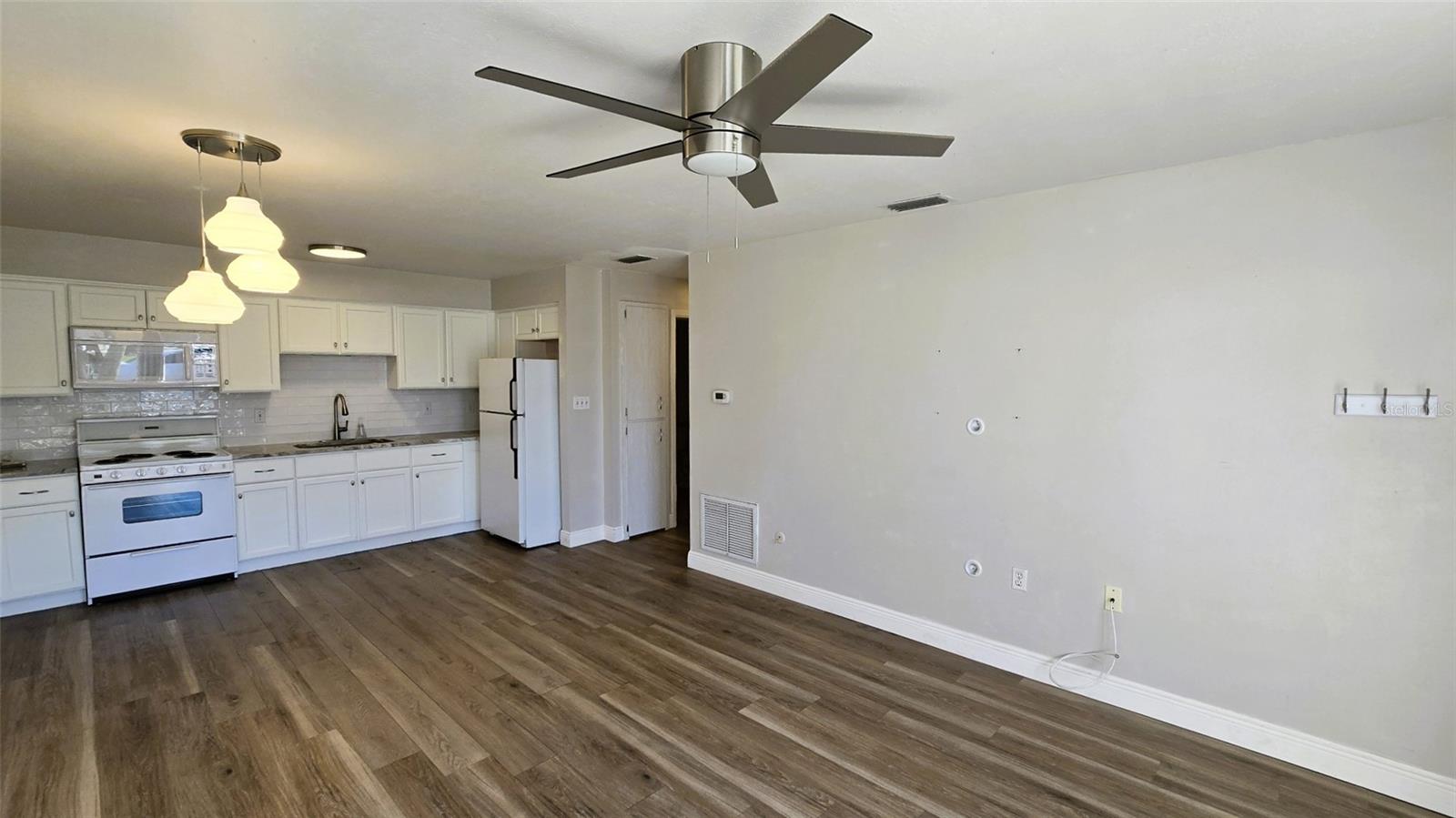 Image 5 of 25 For 4356 Tahitian Gardens Circle C