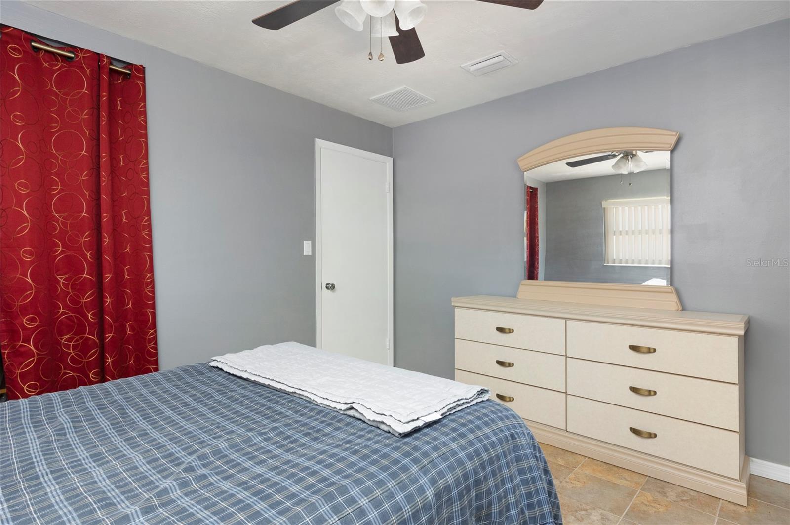 Listing photo id 8 for 6401 26th Way N