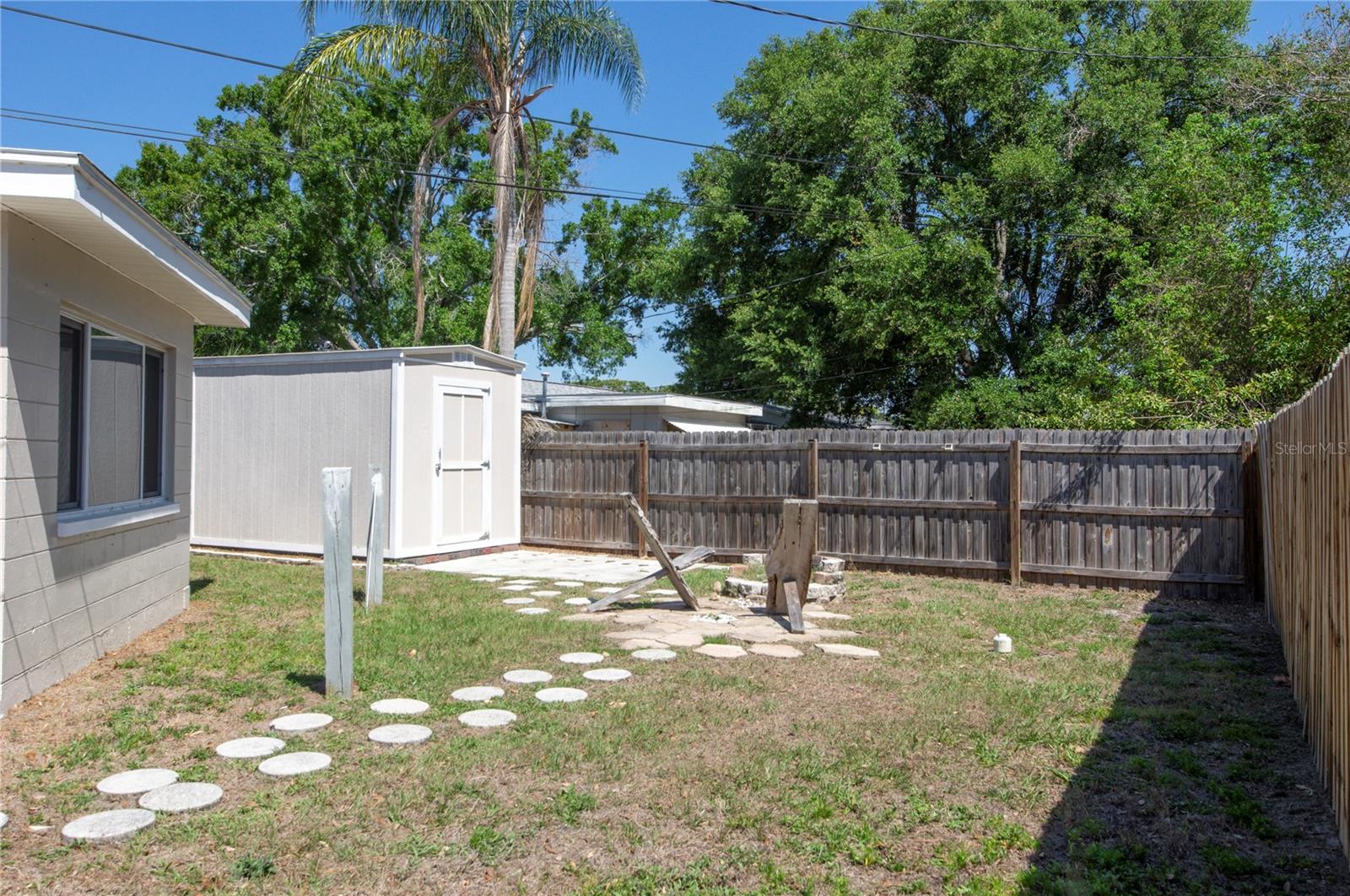 Listing photo id 13 for 6401 26th Way N