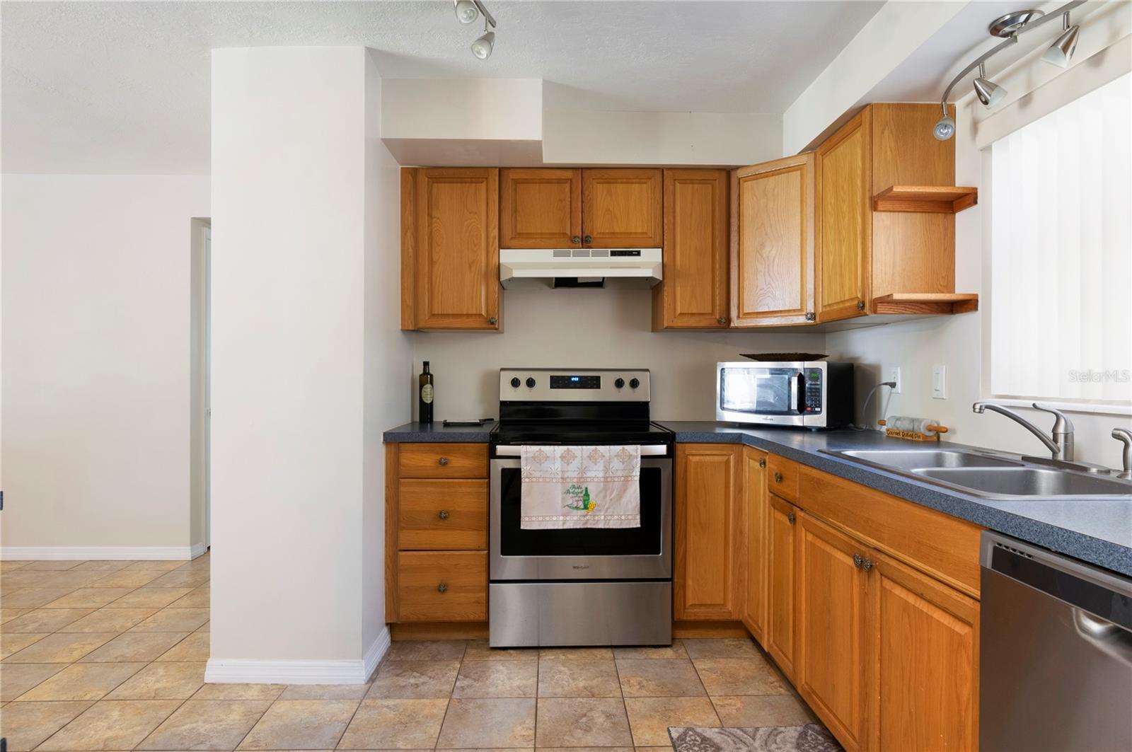 Listing photo id 3 for 6401 26th Way N