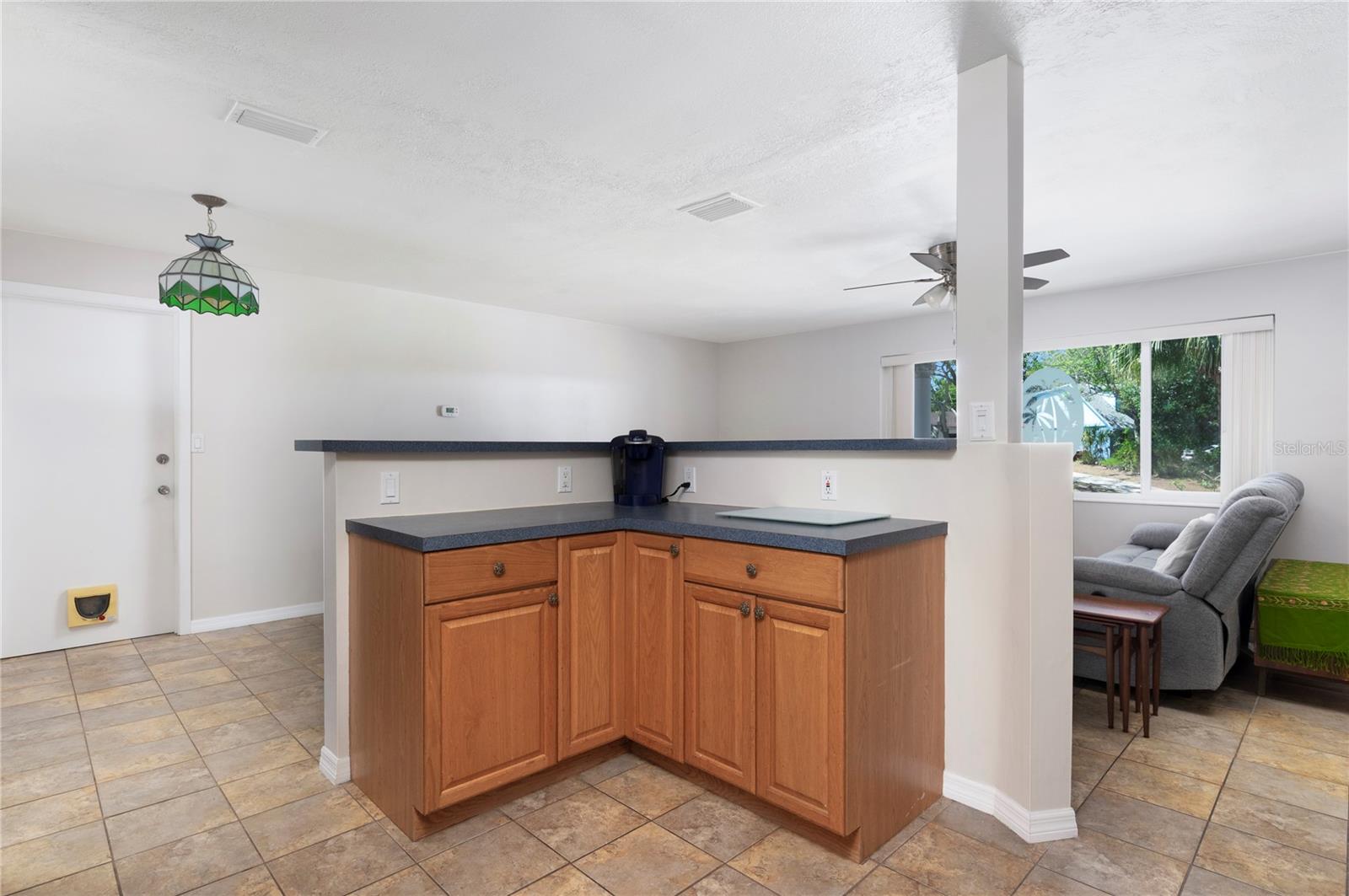 Listing photo id 4 for 6401 26th Way N