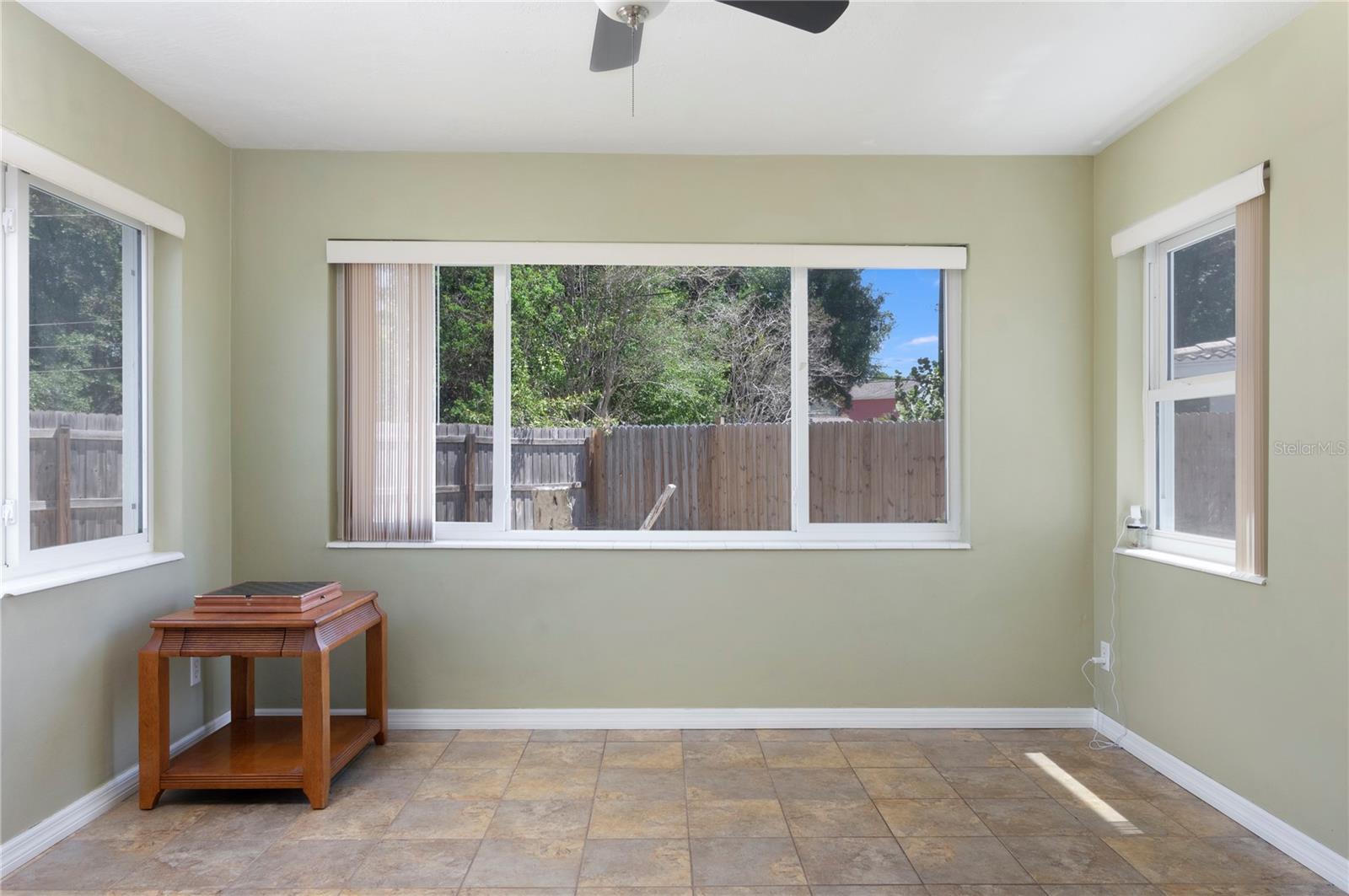 Listing photo id 5 for 6401 26th Way N