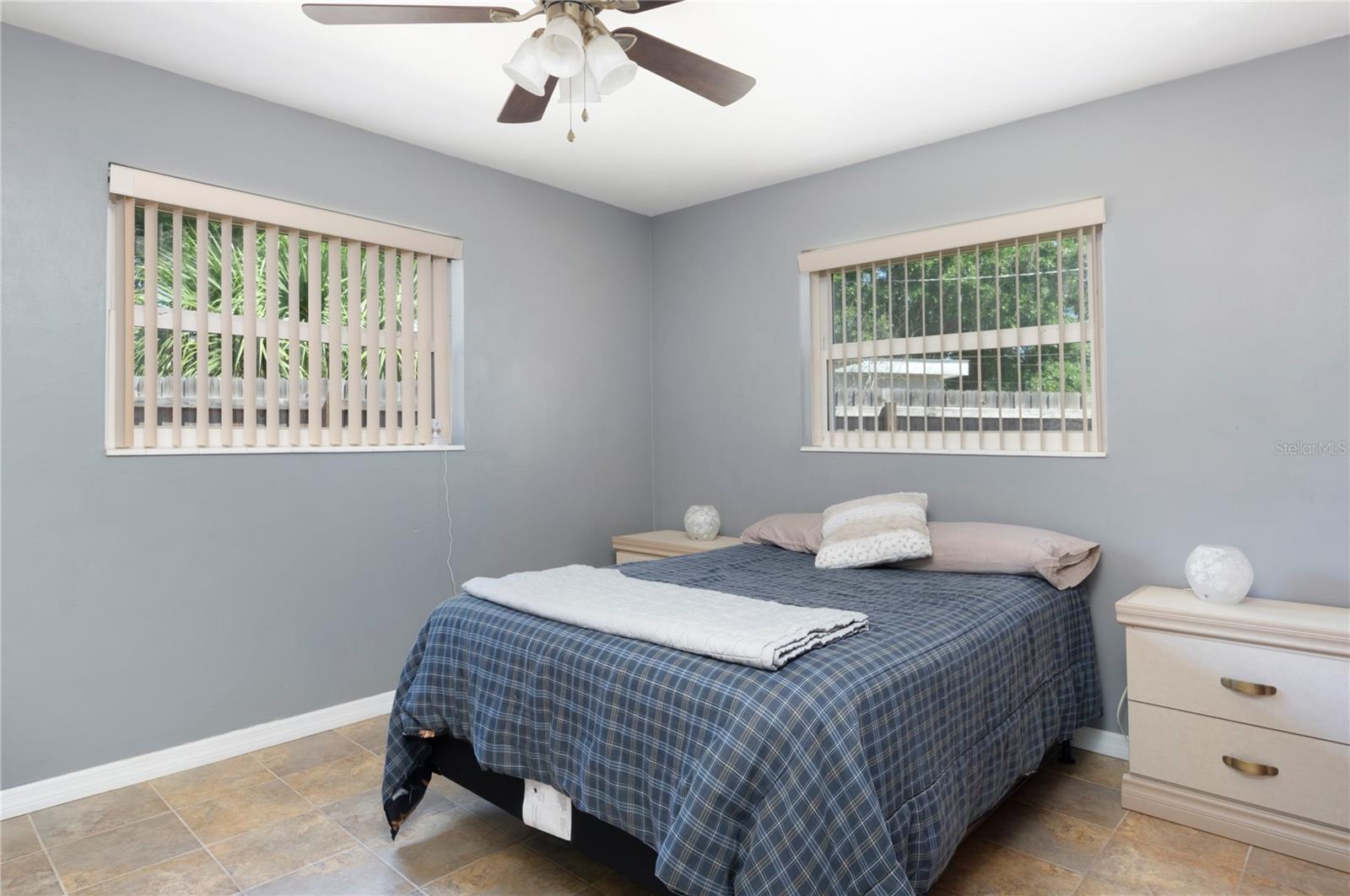 Listing photo id 7 for 6401 26th Way N