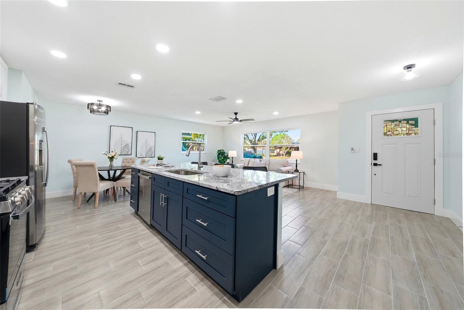 Image 11 of 43 For 5611 Venetian Boulevard Ne