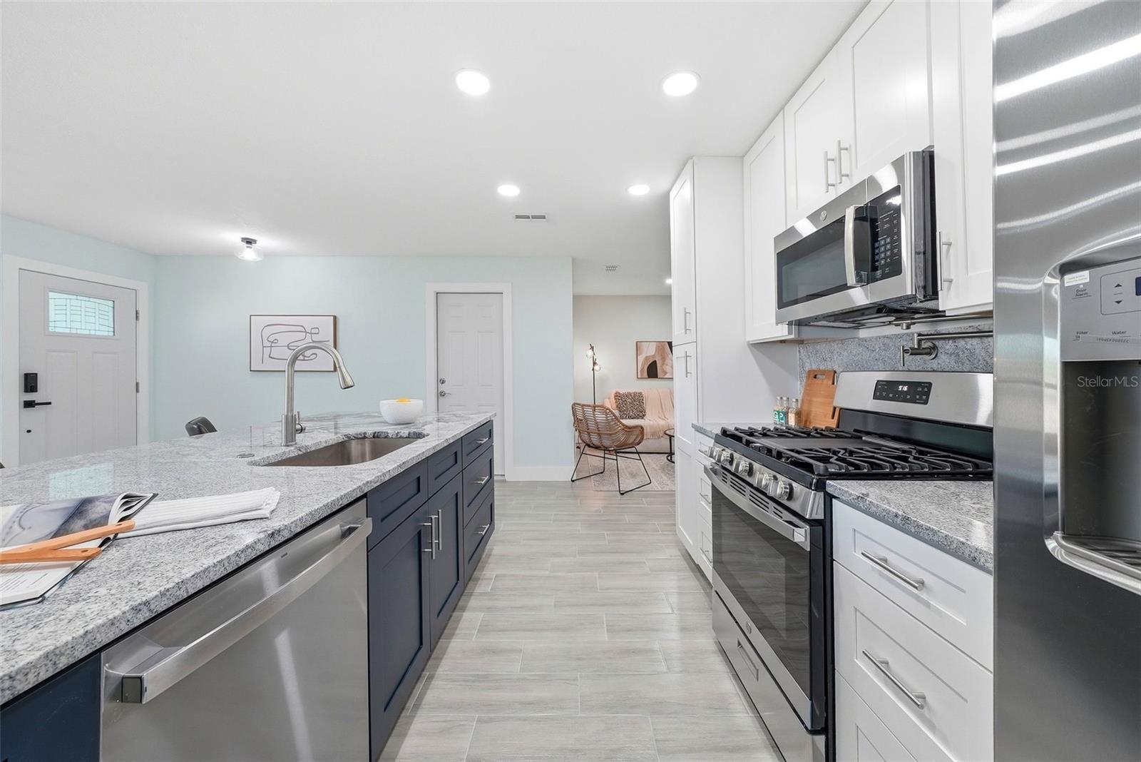 Image 13 of 43 For 5611 Venetian Boulevard Ne