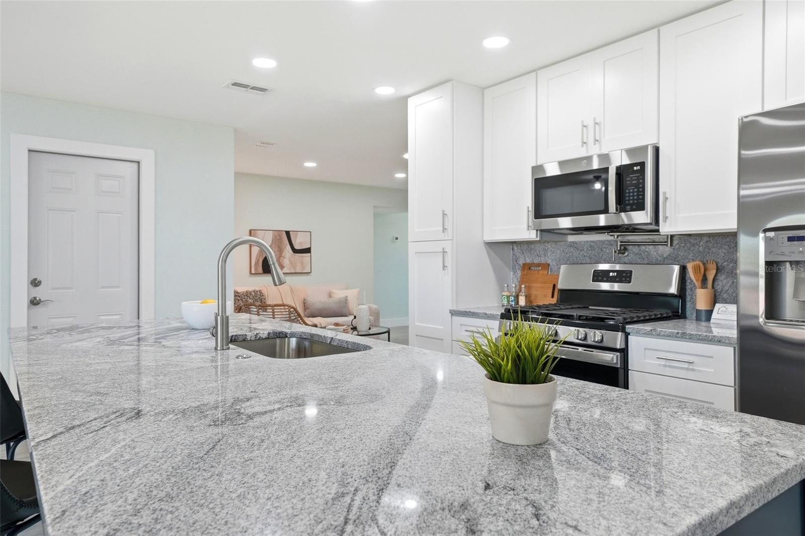 Image 14 of 43 For 5611 Venetian Boulevard Ne