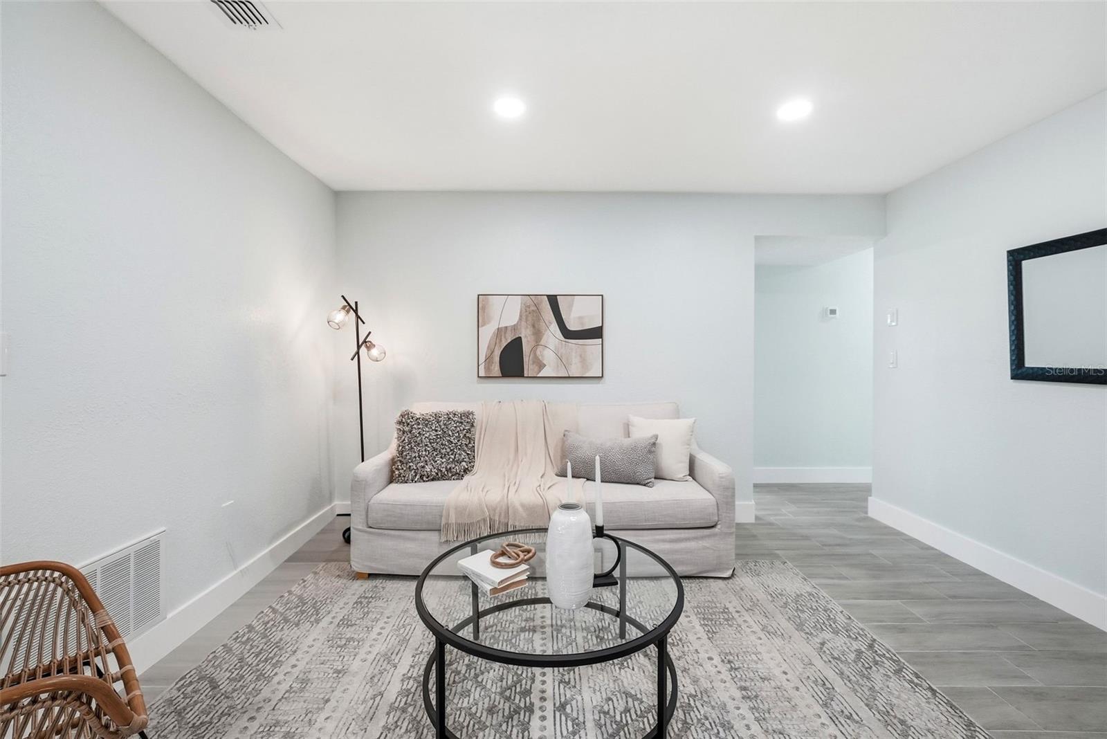 Image 17 of 43 For 5611 Venetian Boulevard Ne