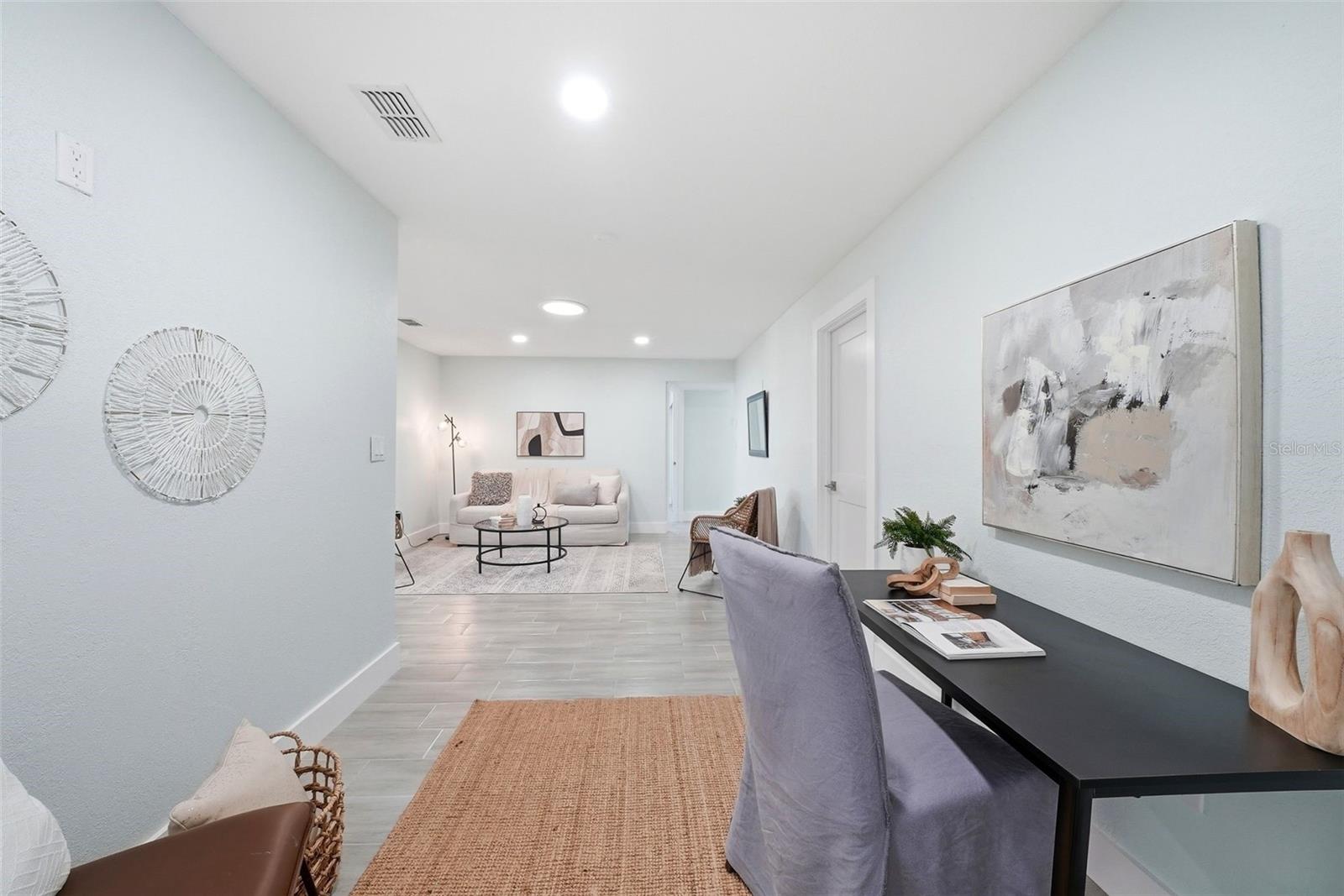 Image 18 of 43 For 5611 Venetian Boulevard Ne