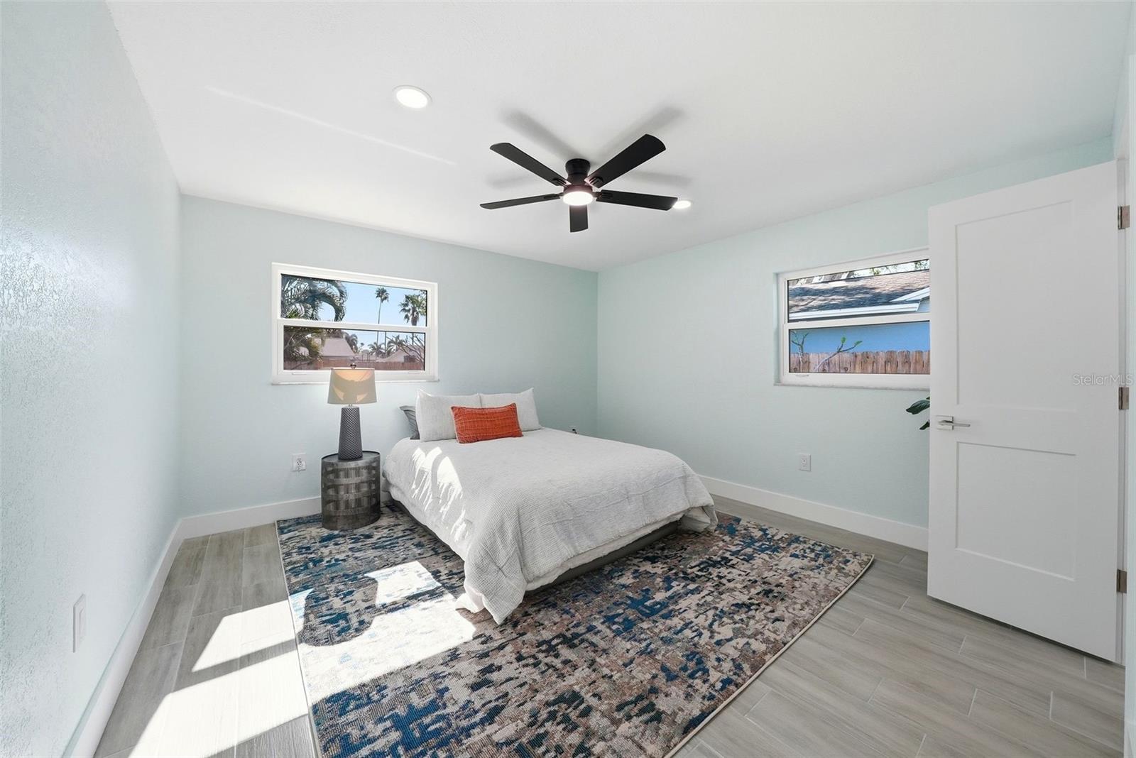 Image 20 of 43 For 5611 Venetian Boulevard Ne