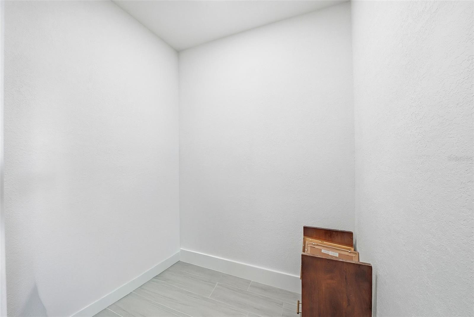 Image 21 of 43 For 5611 Venetian Boulevard Ne