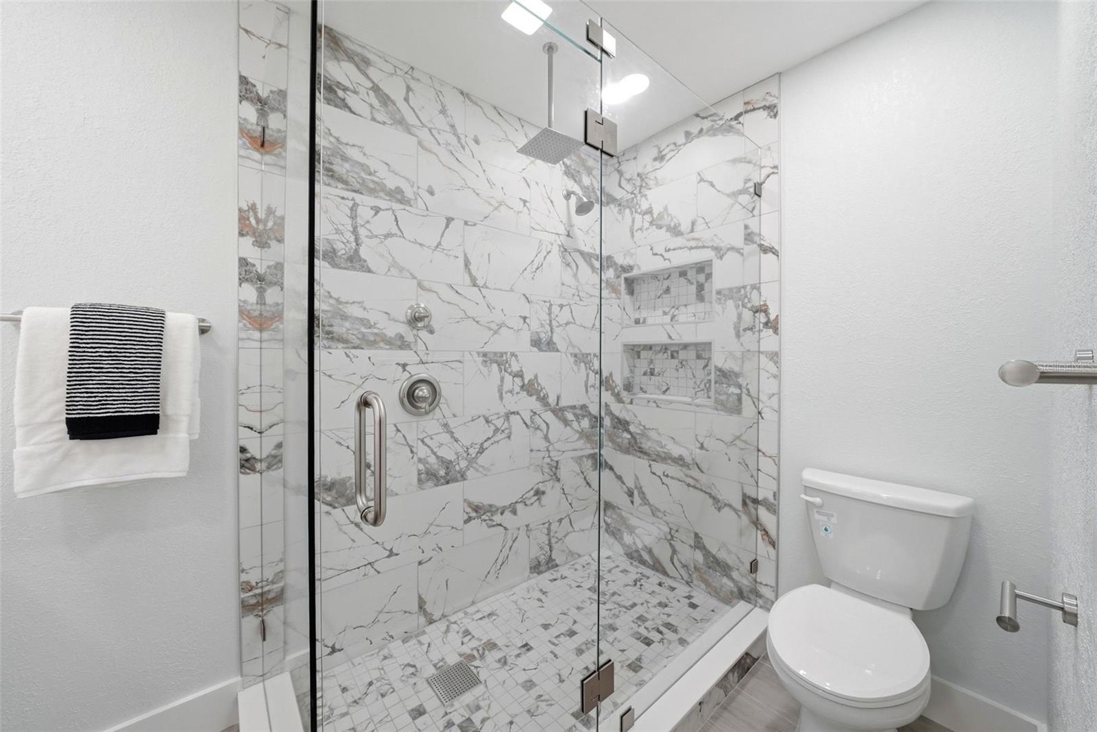 Image 24 of 43 For 5611 Venetian Boulevard Ne