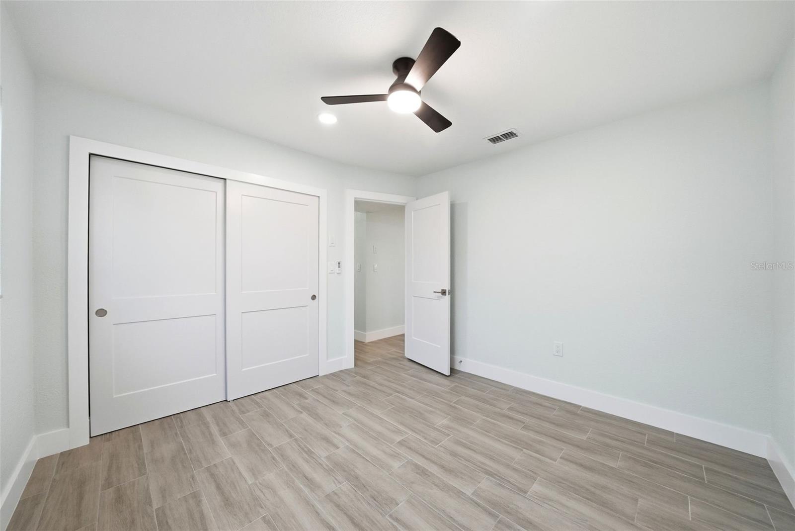 Image 25 of 43 For 5611 Venetian Boulevard Ne