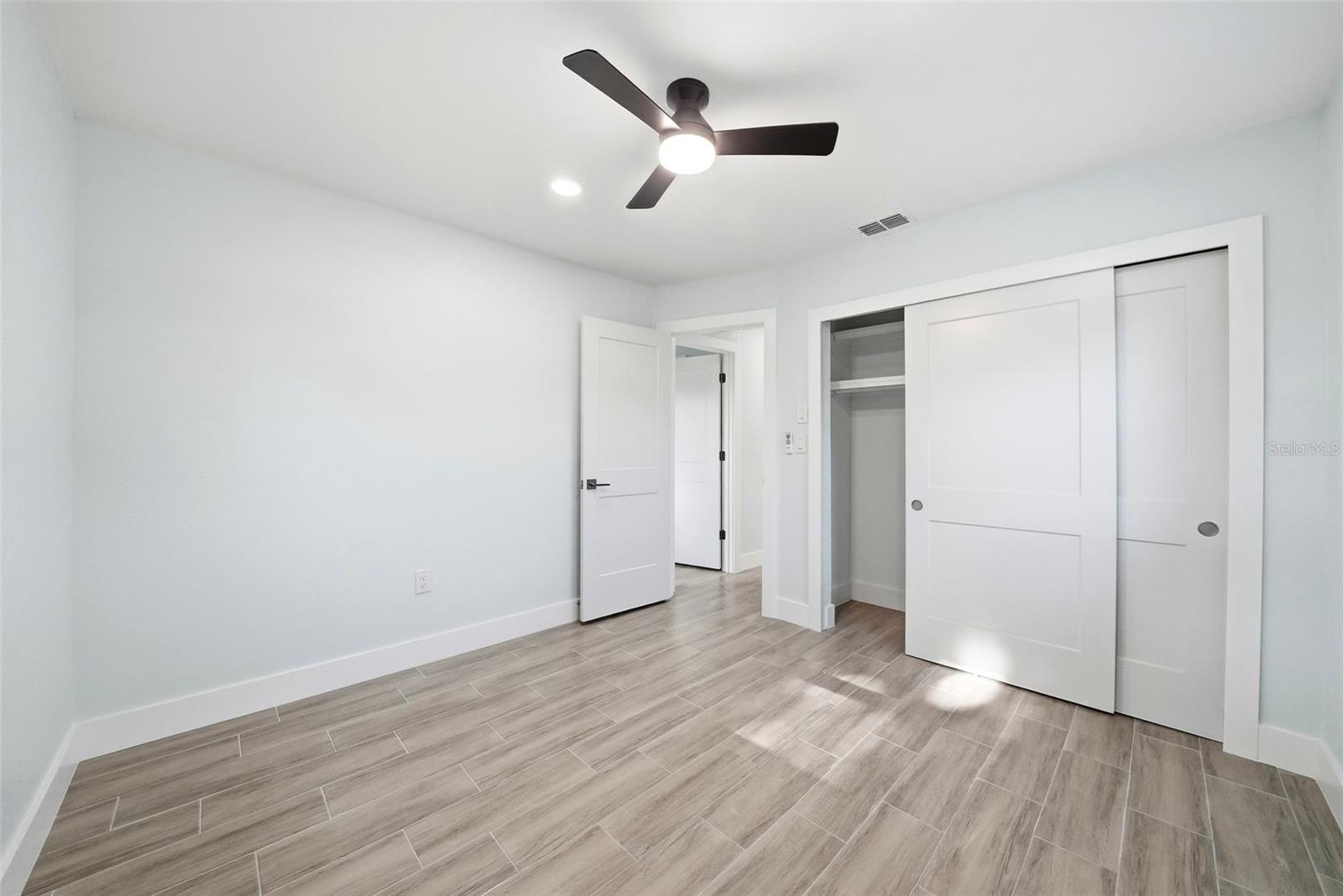 Image 27 of 43 For 5611 Venetian Boulevard Ne