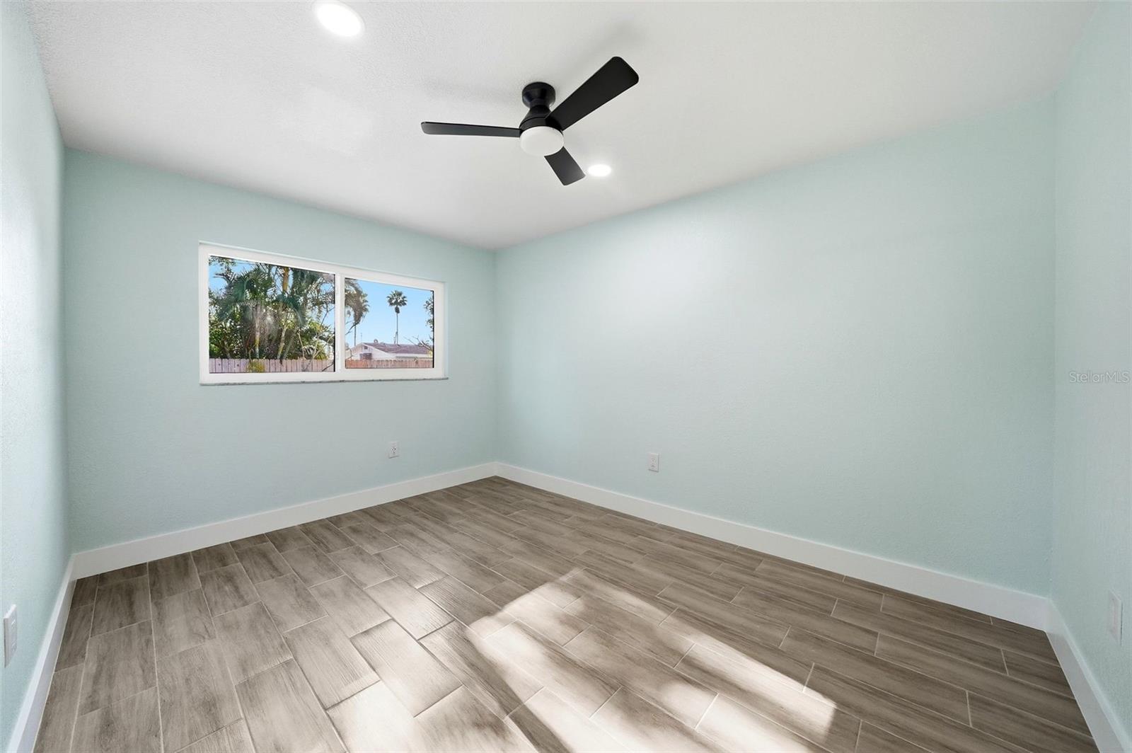 Image 29 of 43 For 5611 Venetian Boulevard Ne