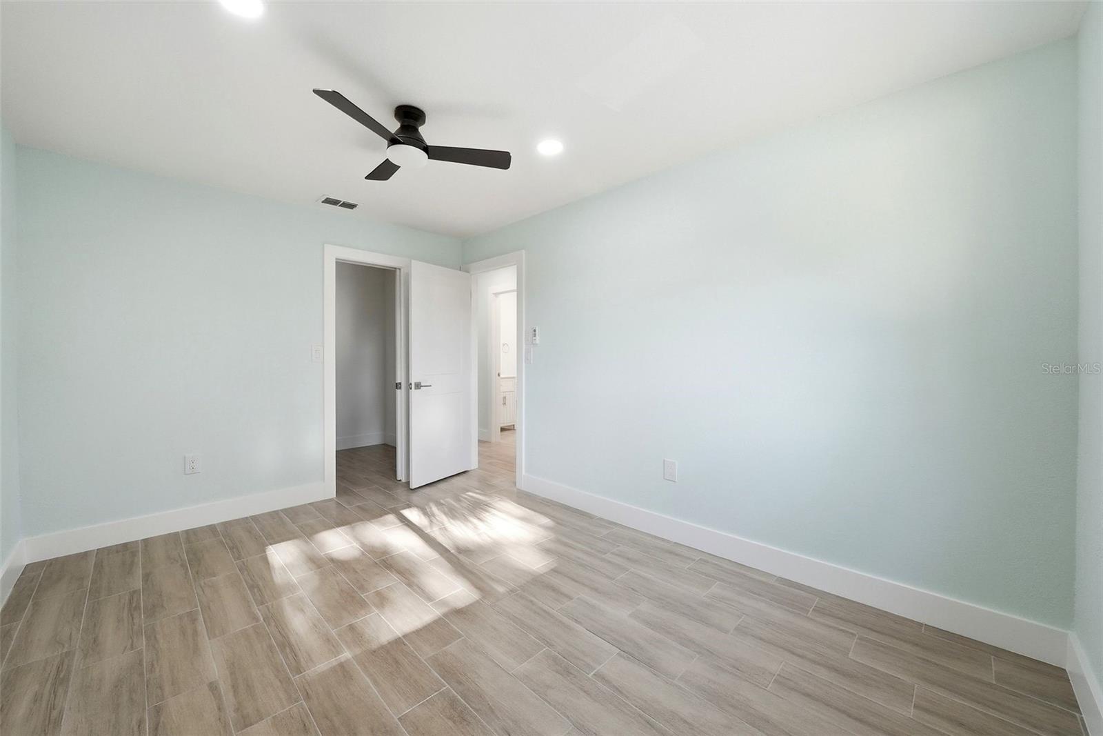 Image 30 of 43 For 5611 Venetian Boulevard Ne