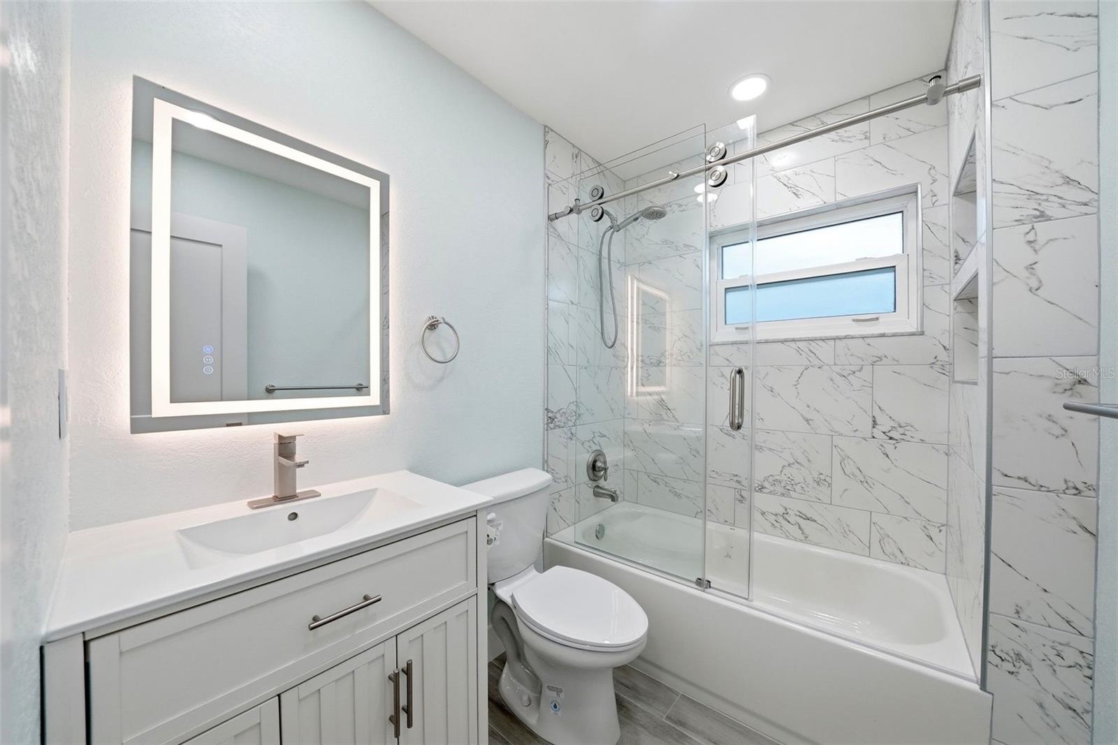 Image 31 of 43 For 5611 Venetian Boulevard Ne