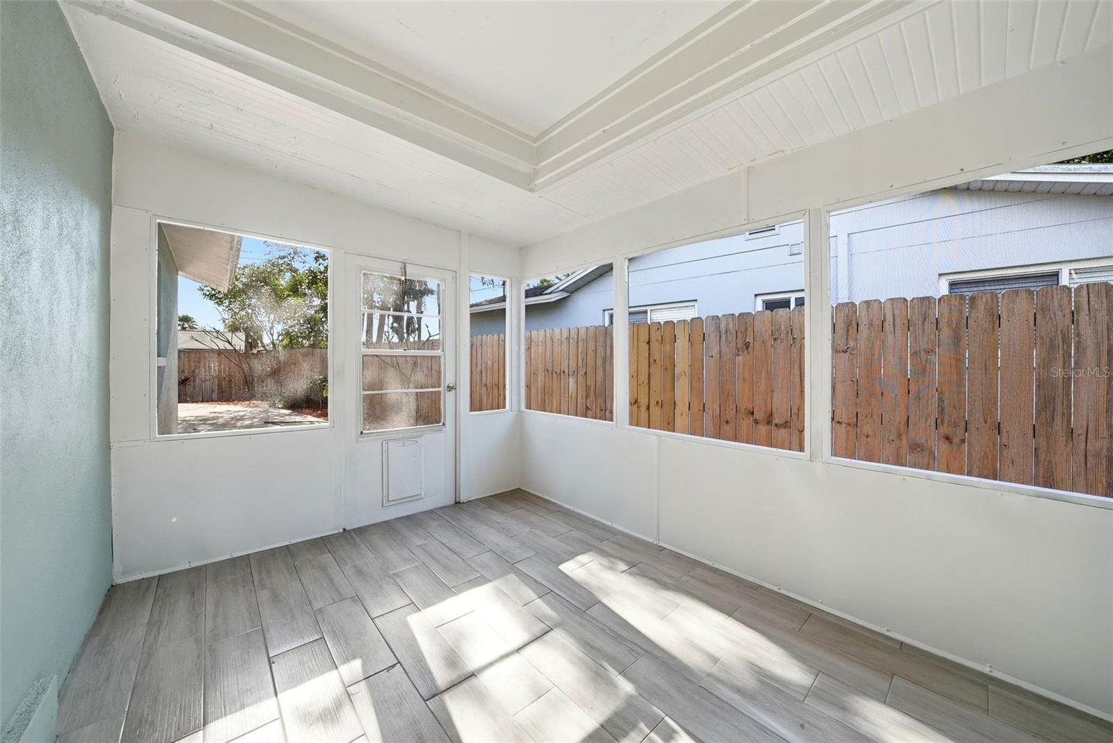 Image 33 of 43 For 5611 Venetian Boulevard Ne