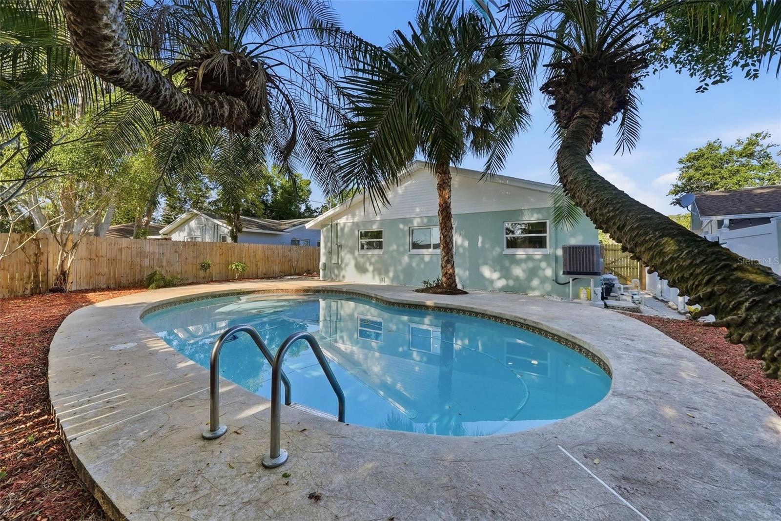 Image 37 of 43 For 5611 Venetian Boulevard Ne