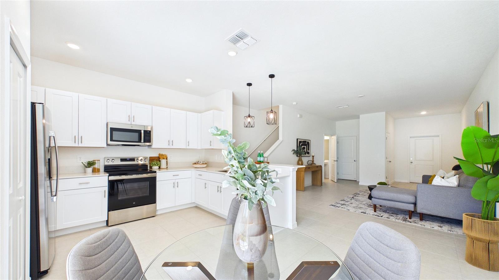 Image 6 of 69 For 212 27th Street Se 00