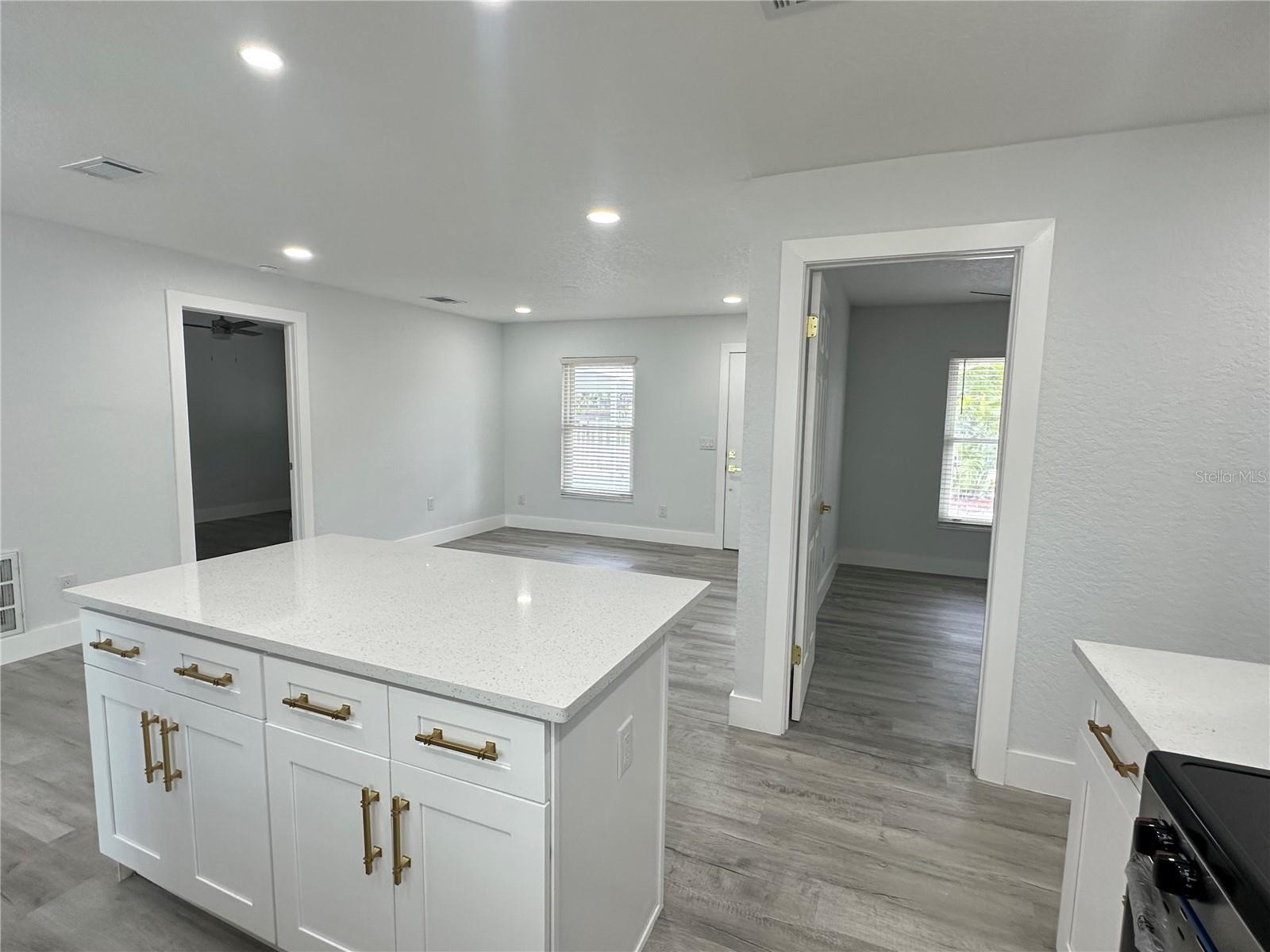 Image 10 of 52 For 6405 Manhattan Avenue