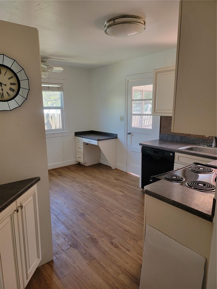 Image 27 of 46 For 3720 4th Avenue N