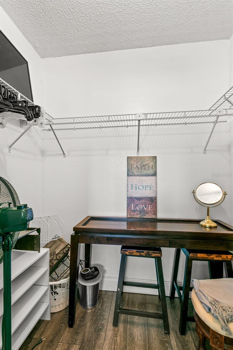 Image 10 of 15 For 237 Woodlake Wynde  237