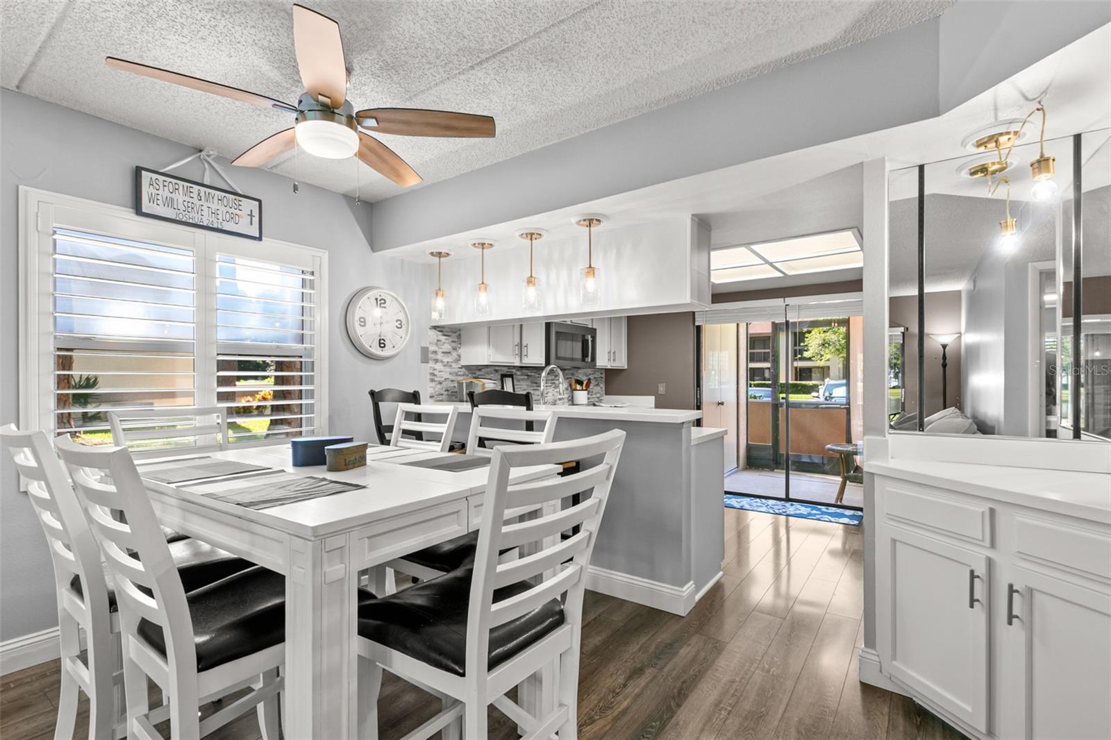 Image 2 of 15 For 237 Woodlake Wynde  237