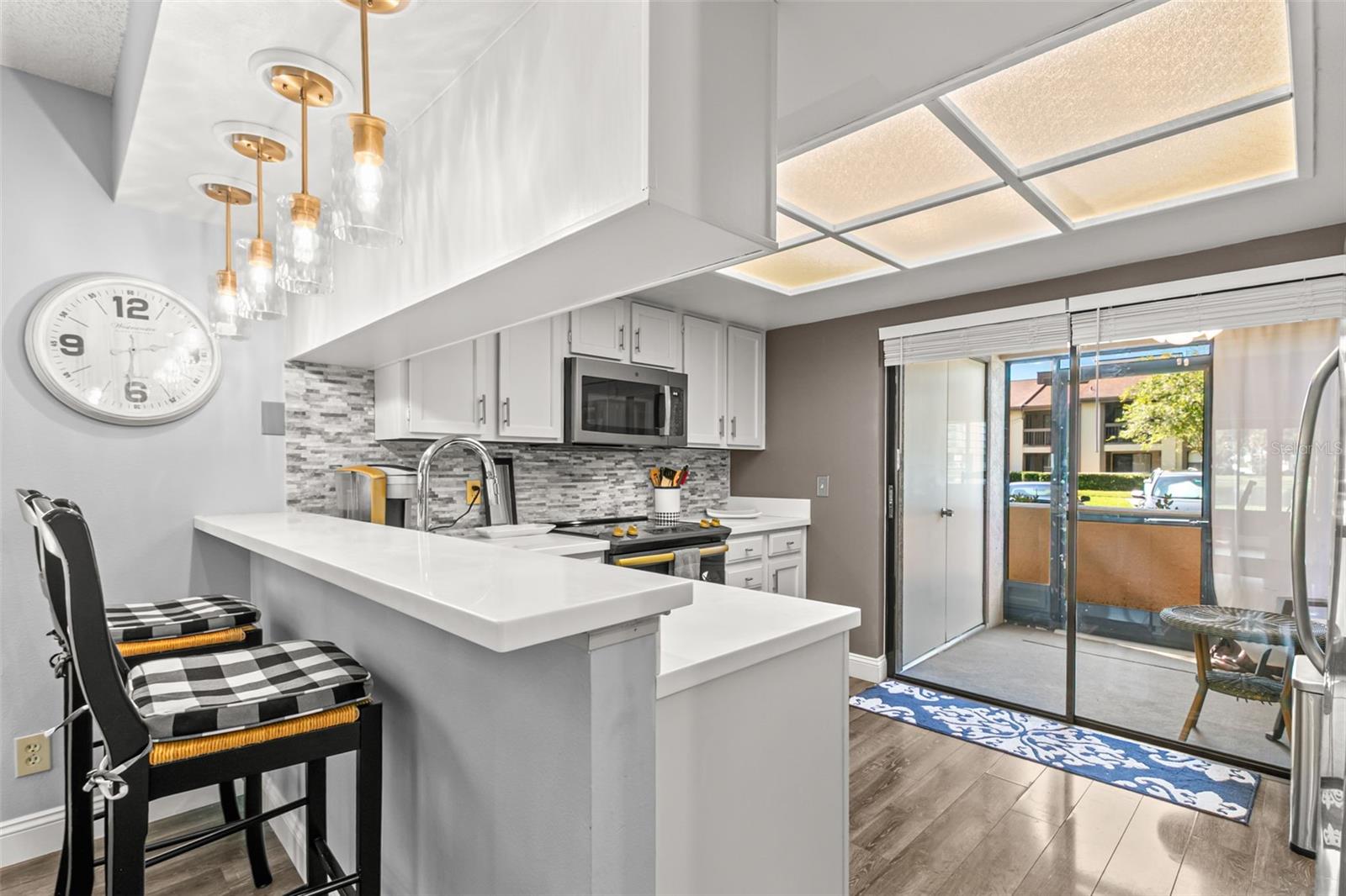 Image 4 of 15 For 237 Woodlake Wynde  237