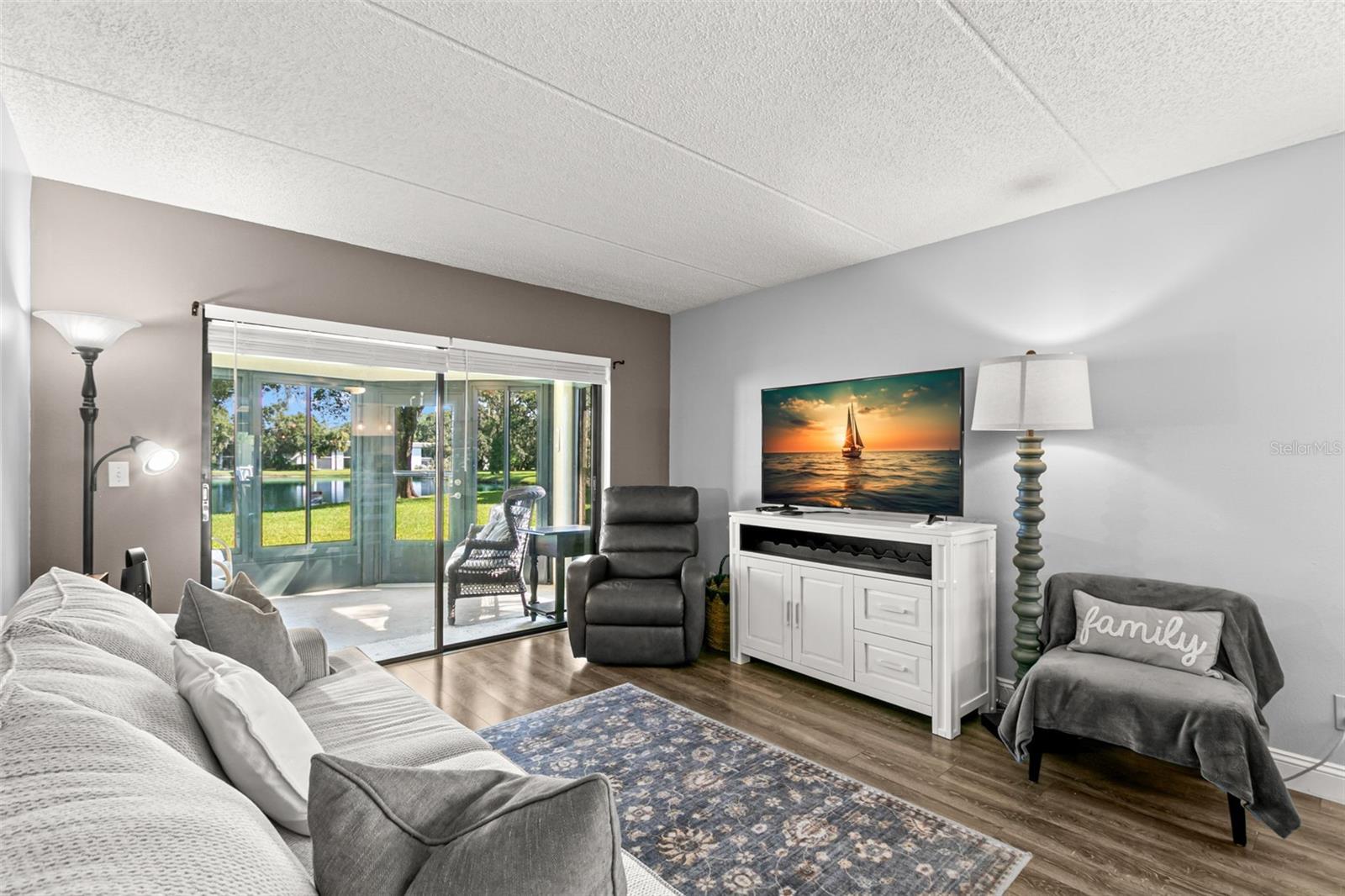 Image 6 of 15 For 237 Woodlake Wynde  237