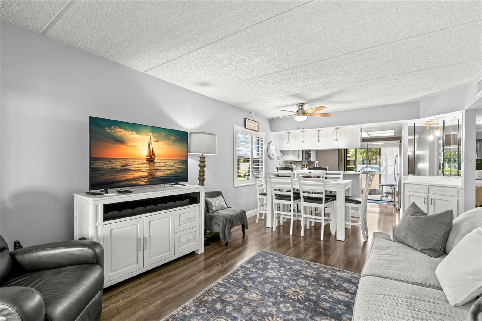 Image 7 of 15 For 237 Woodlake Wynde  237