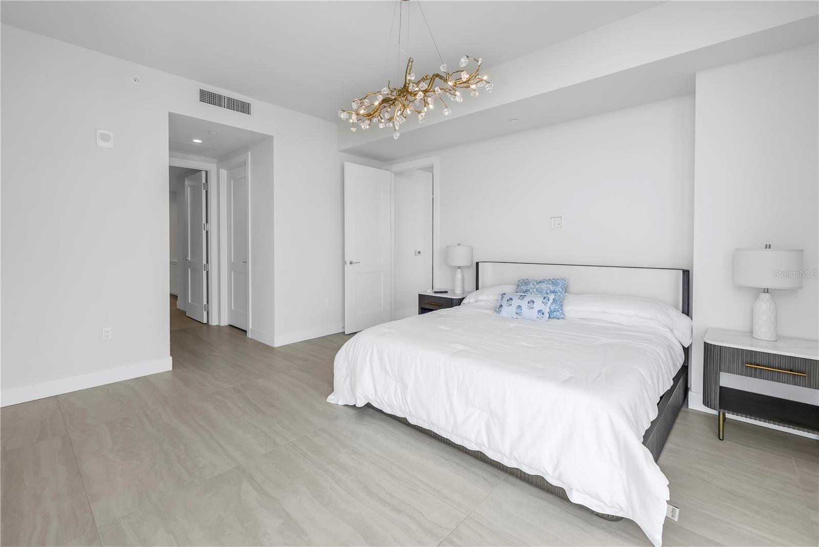 Image 19 of 40 For 301 1st Street S 2604