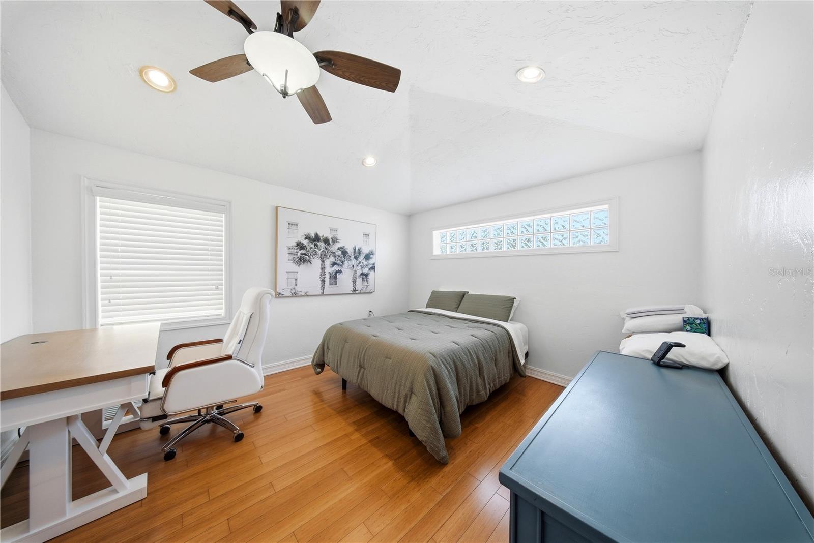 Image 26 of 56 For 3921 Bay To Bay Boulevard