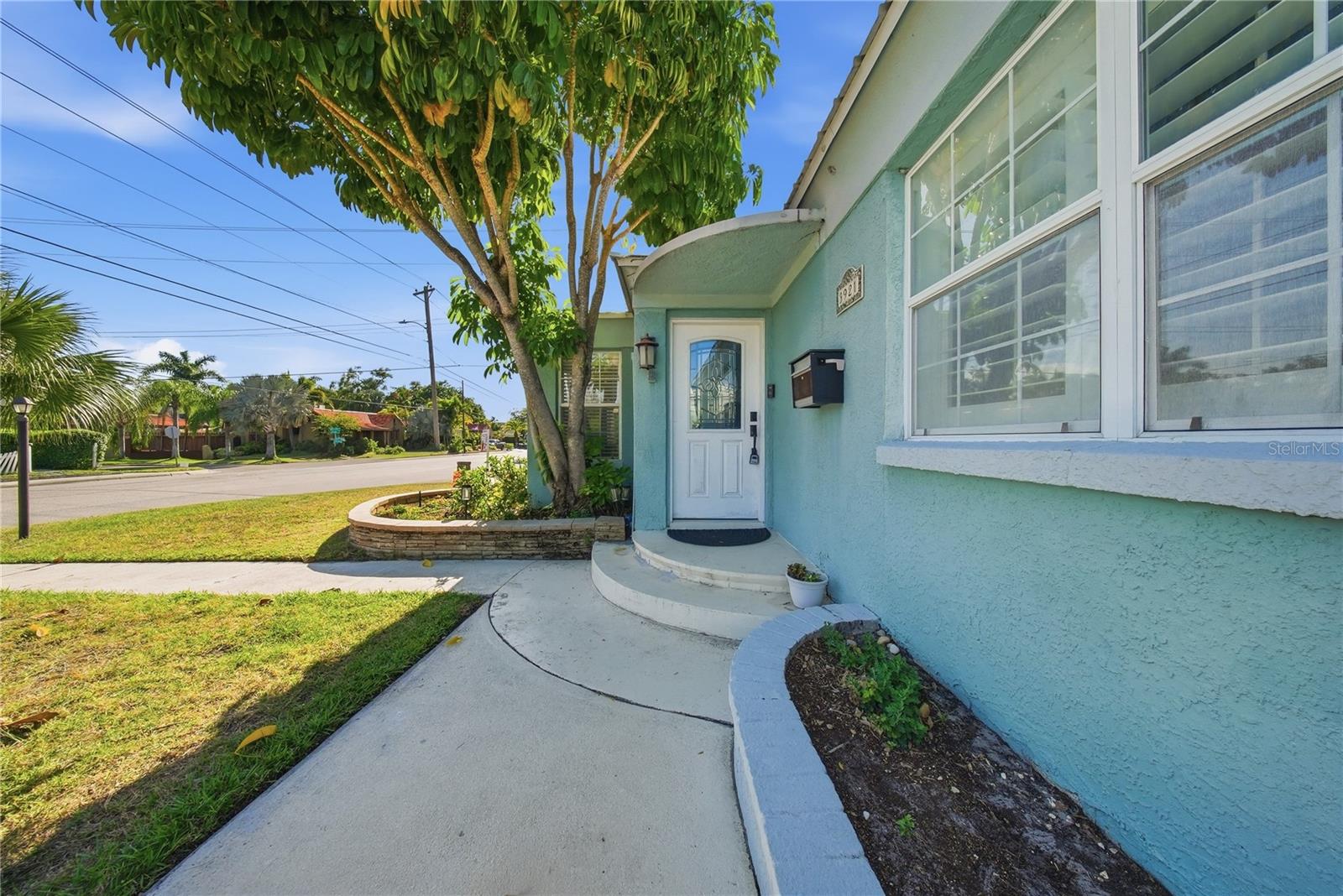 Image 3 of 56 For 3921 Bay To Bay Boulevard