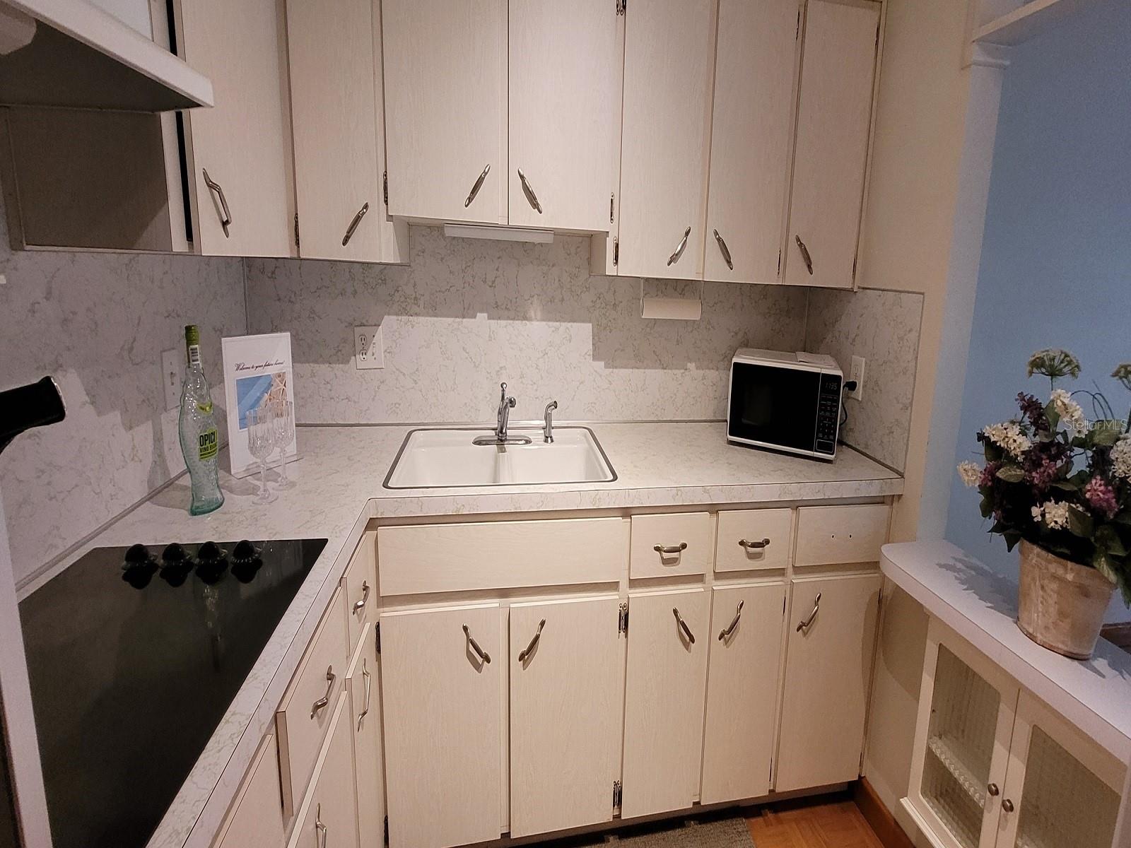 Image 12 of 35 For 2298 Netherlands Drive 32