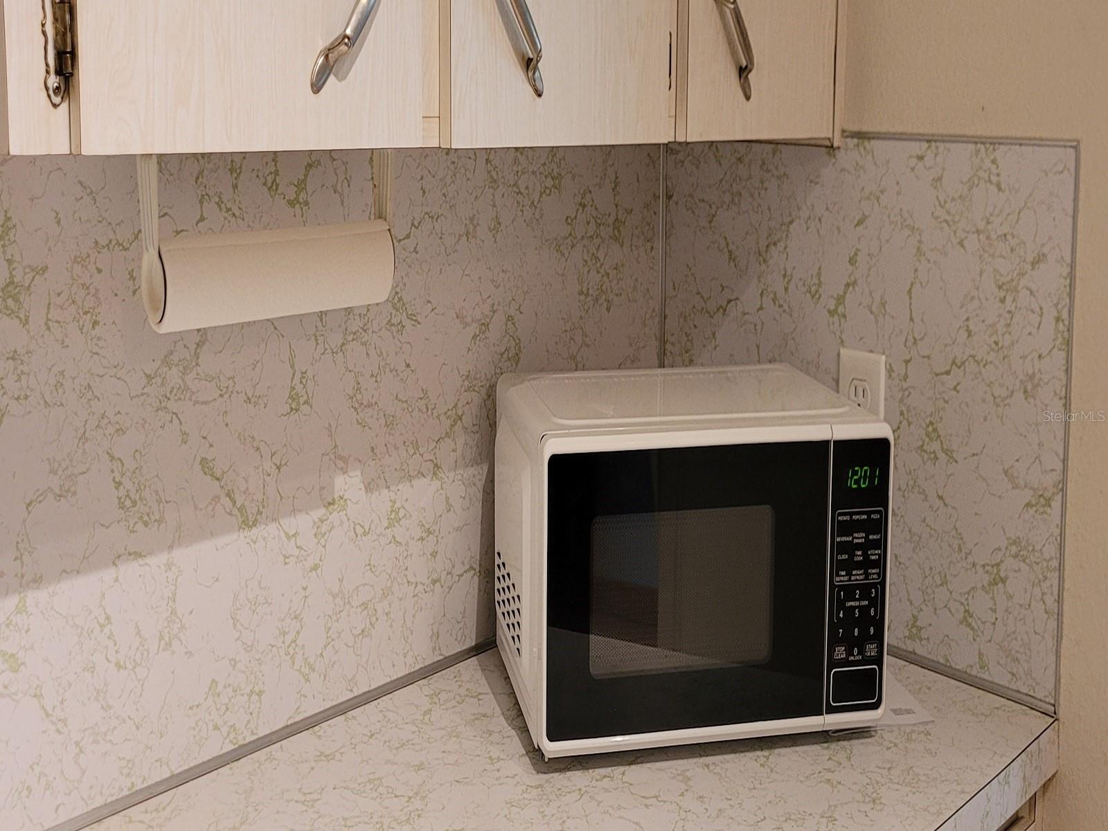 Image 15 of 35 For 2298 Netherlands Drive 32