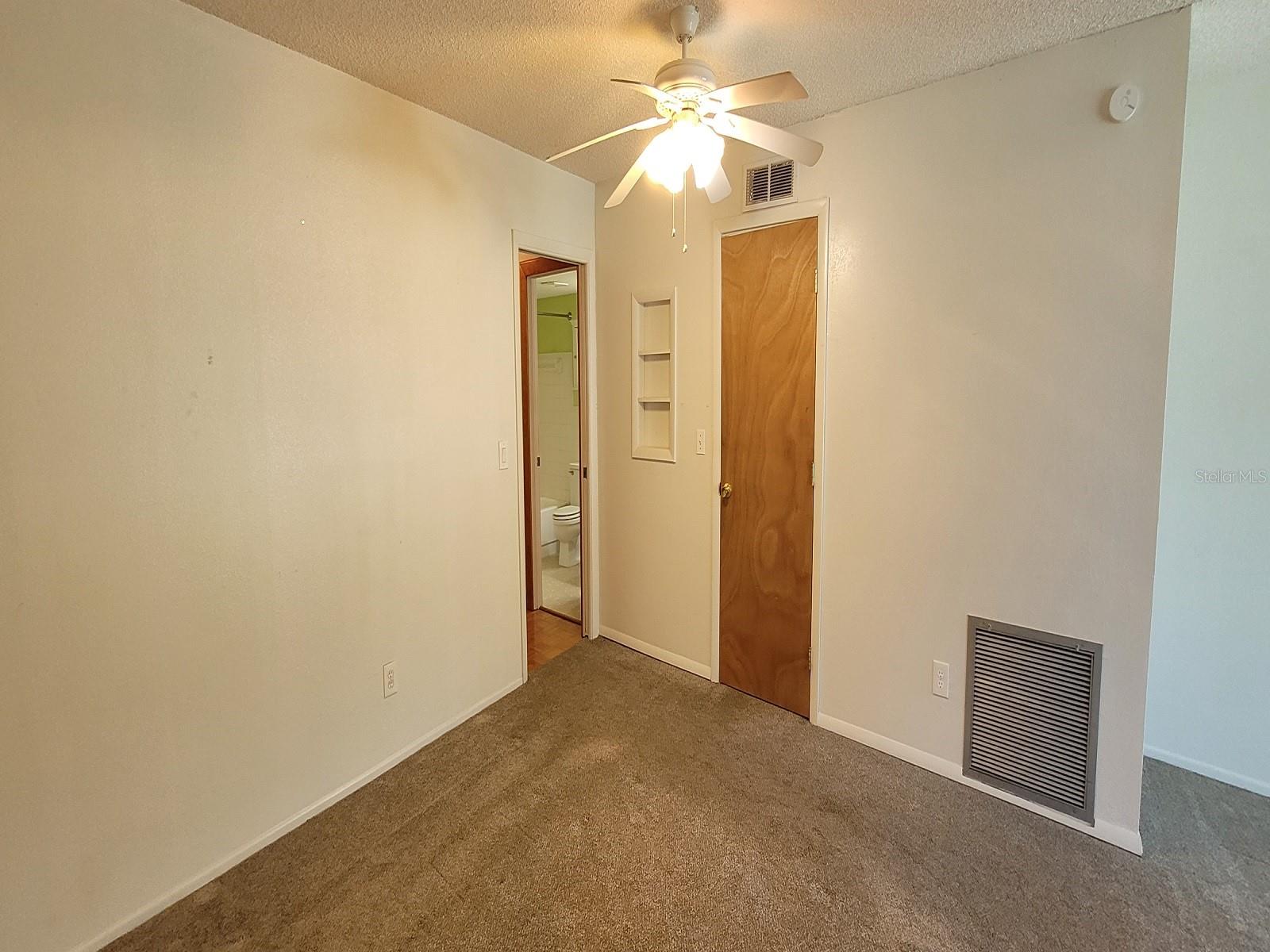 Image 17 of 35 For 2298 Netherlands Drive 32